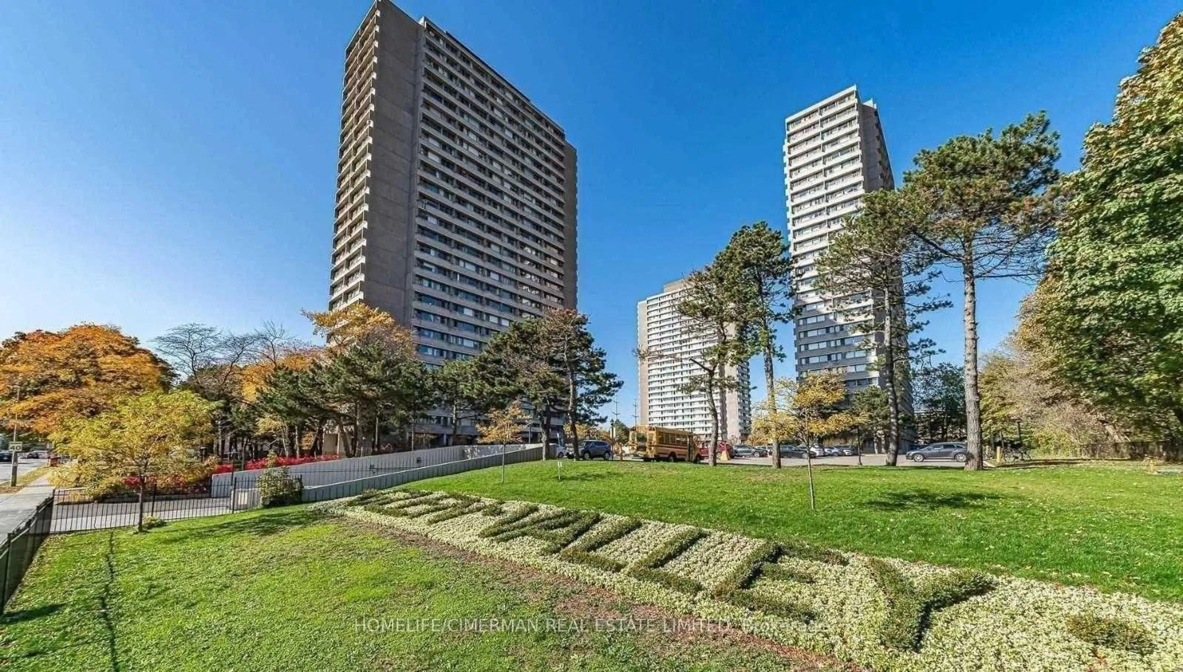 A pic from outside/outdoor area/front of a property/back of a property/a pic from drone, unknown for 715 Don Mills Rd #2607, Toronto Ontario M3C 1S5