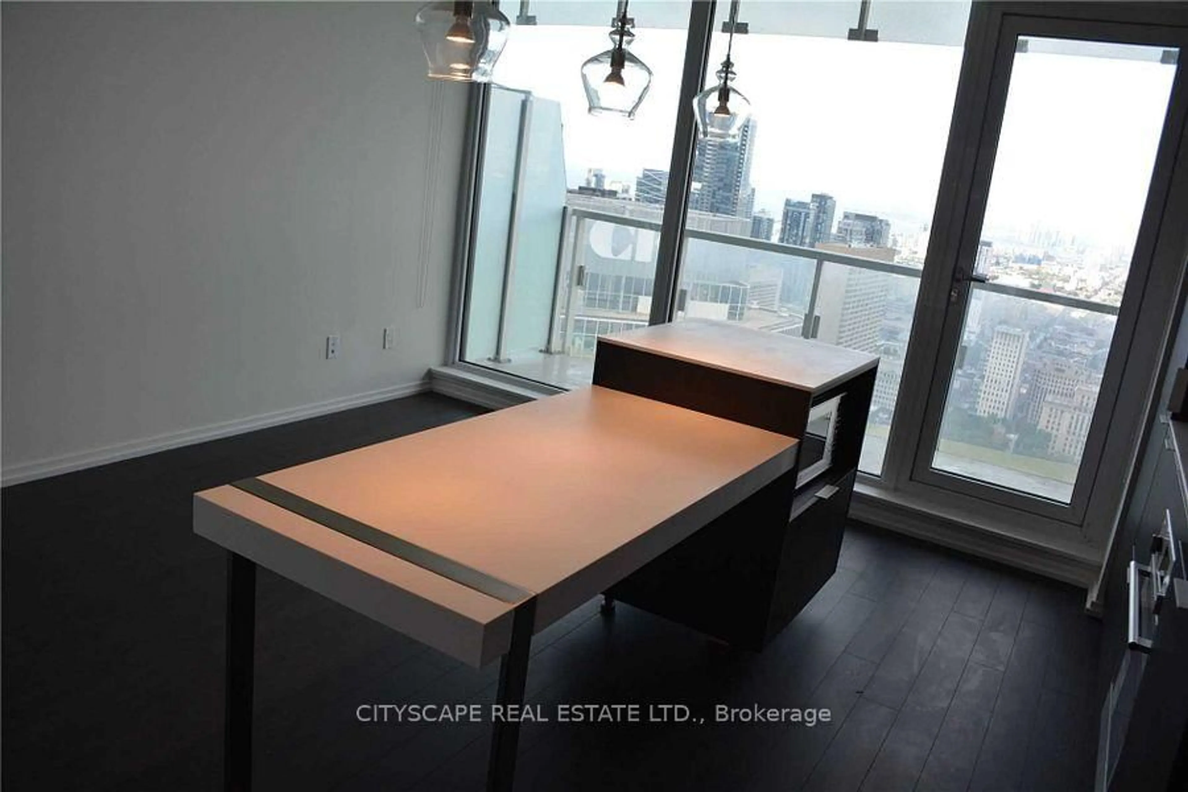 Dining room, wood/laminate floor for 197 Yonge St #4811, Toronto Ontario M5B 1M4