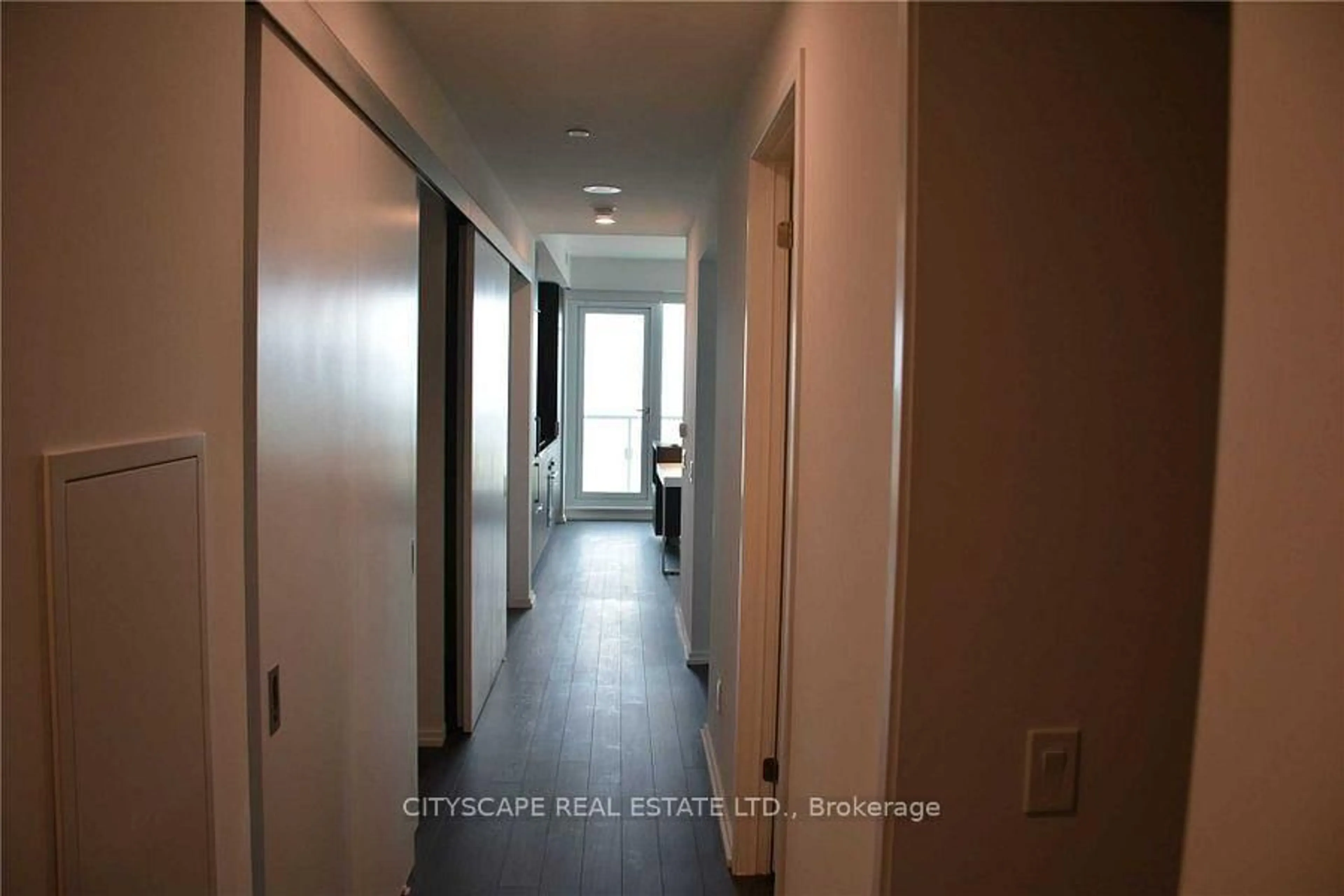 Indoor foyer for 197 Yonge St #4811, Toronto Ontario M5B 1M4