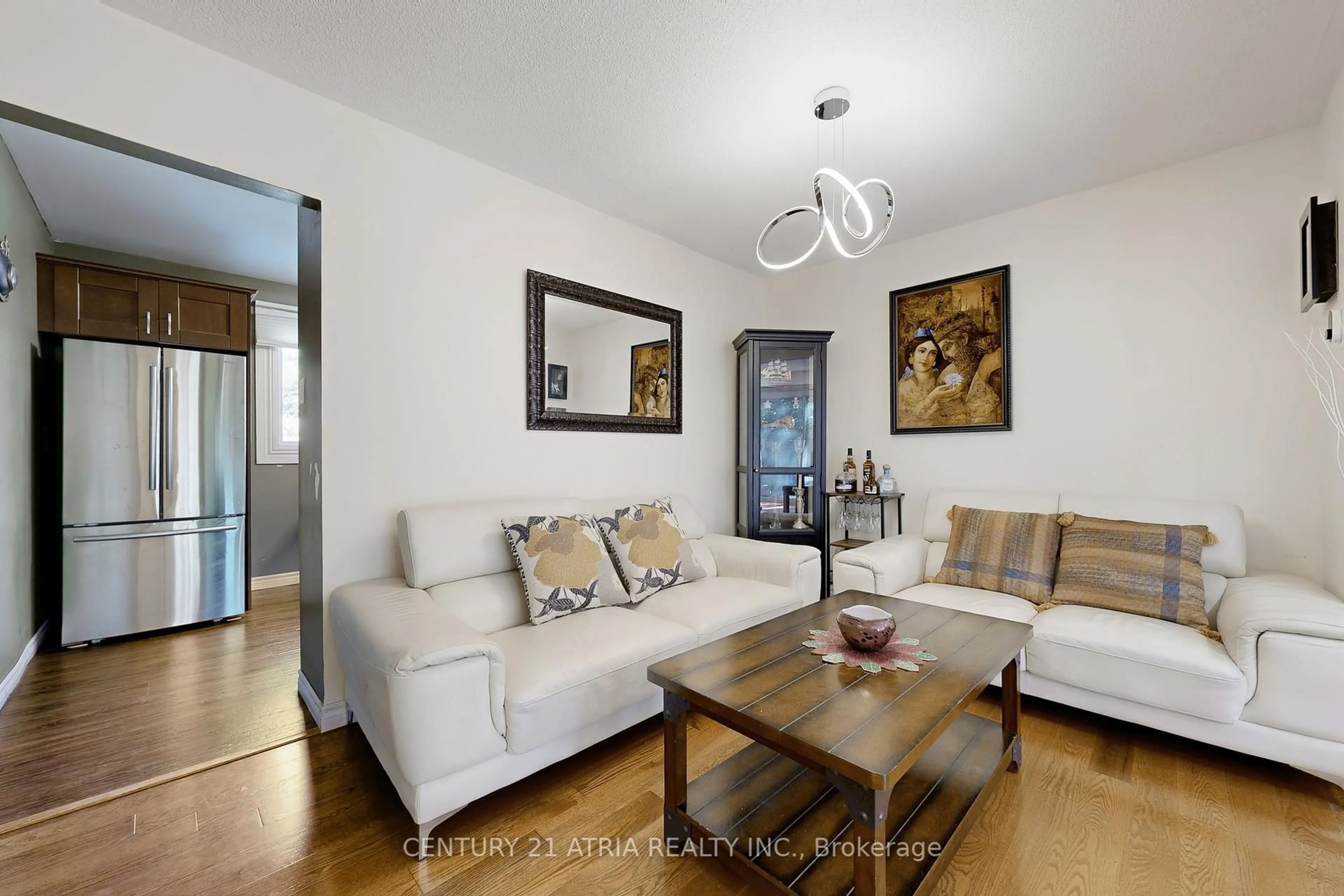 Living room with furniture, wood/laminate floor for 44 Song Meadoway, Toronto Ontario M2H 2T7