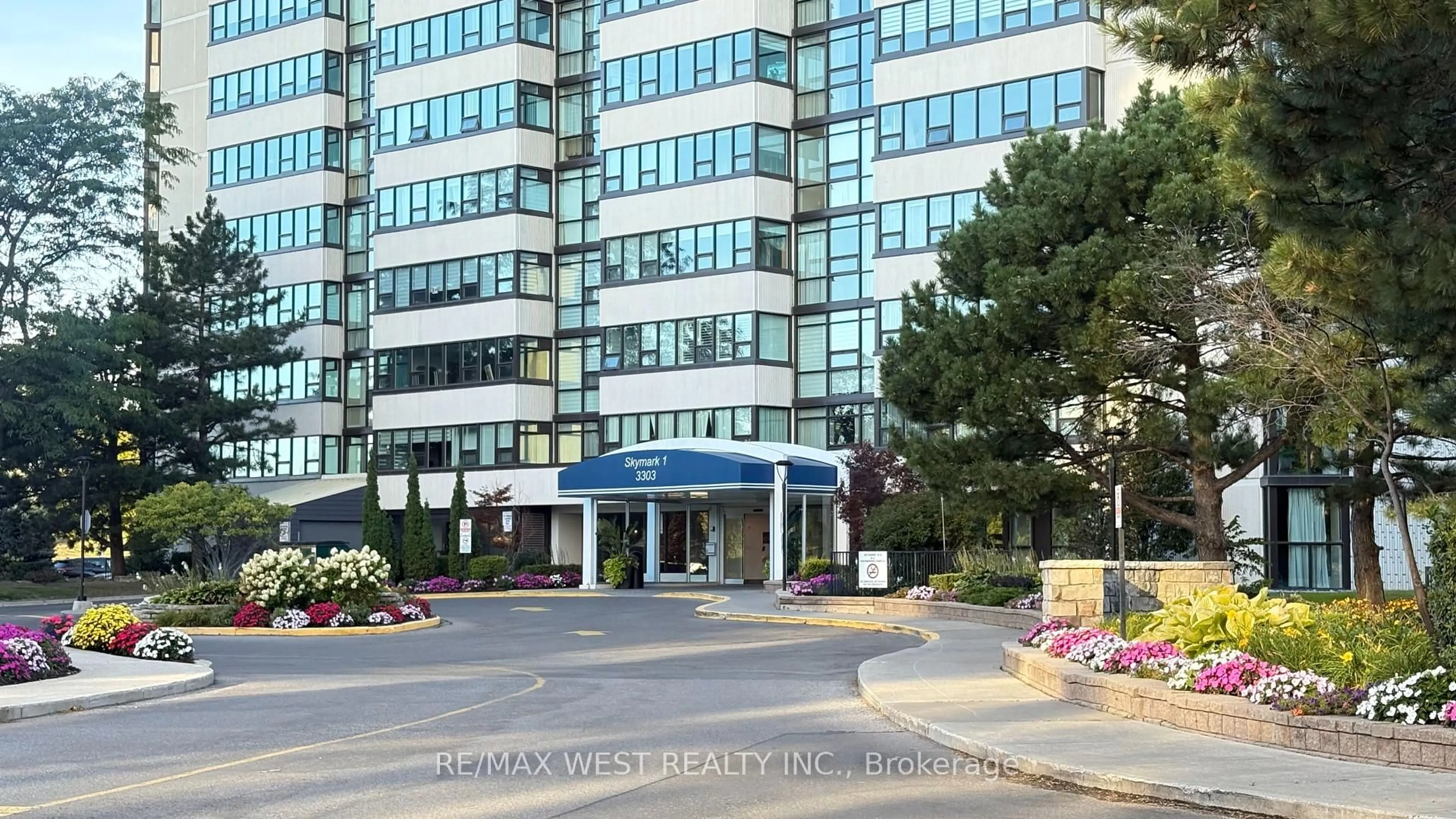 Indoor foyer for 3303 Don Mills Rd #2604, Toronto Ontario M2J 4T6