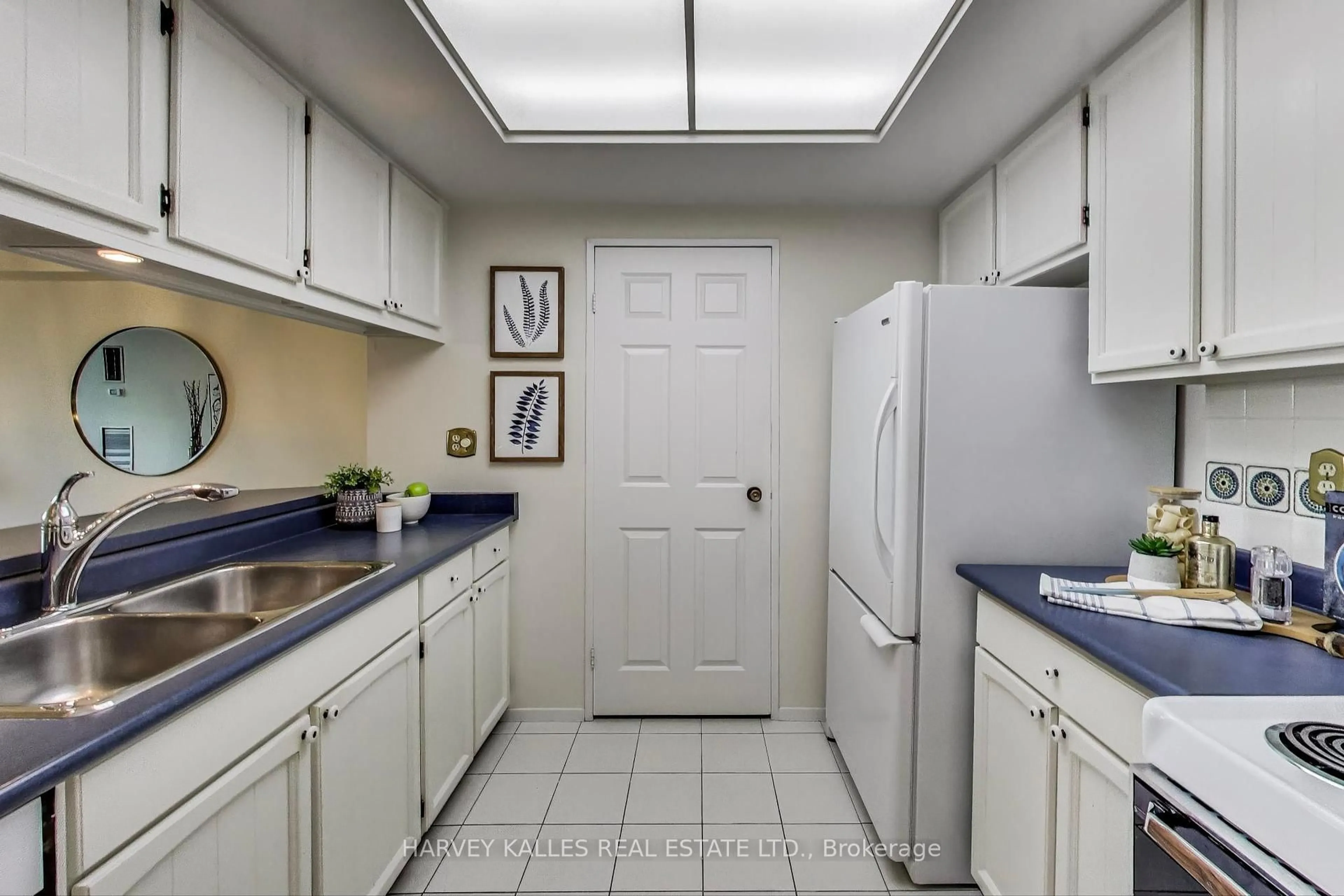 Standard kitchen, ceramic/tile floor for 1555 Finch Ave #309, Toronto Ontario M2J 4X9