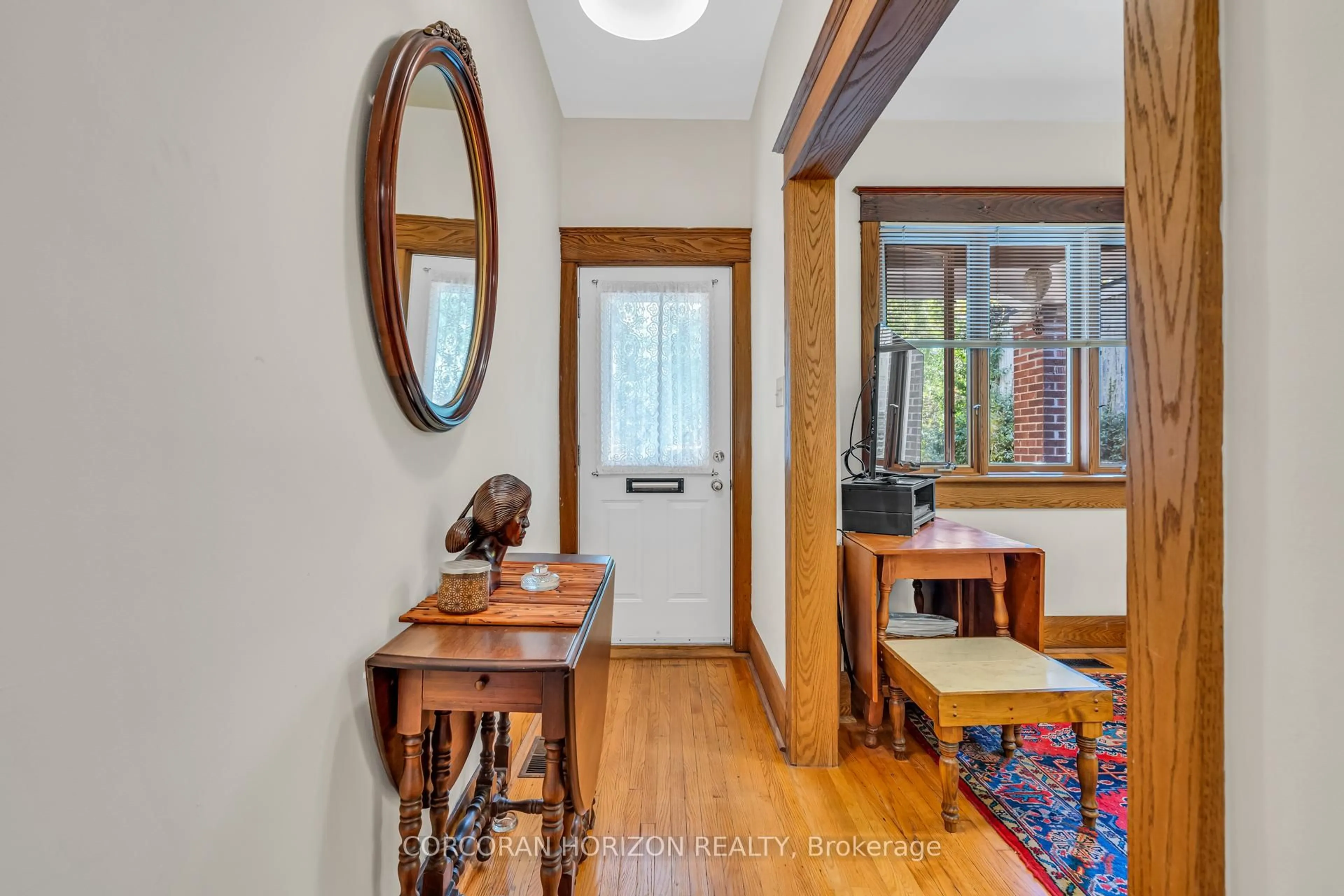 Indoor entryway for 154 Amelia St, Toronto Ontario M4X 1E7