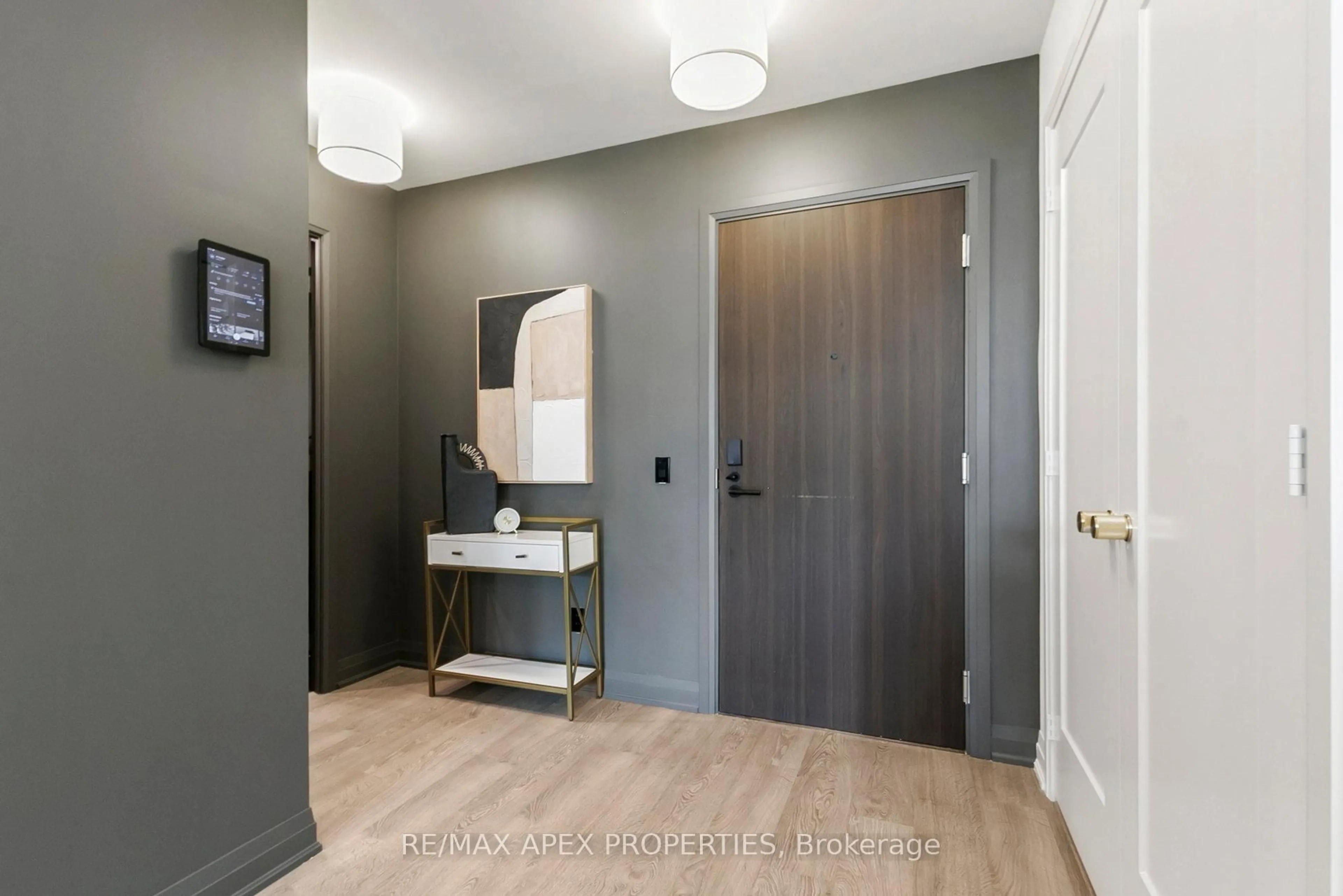 Indoor entryway for 280 Howland Ave #317, Toronto Ontario M5R 0C3