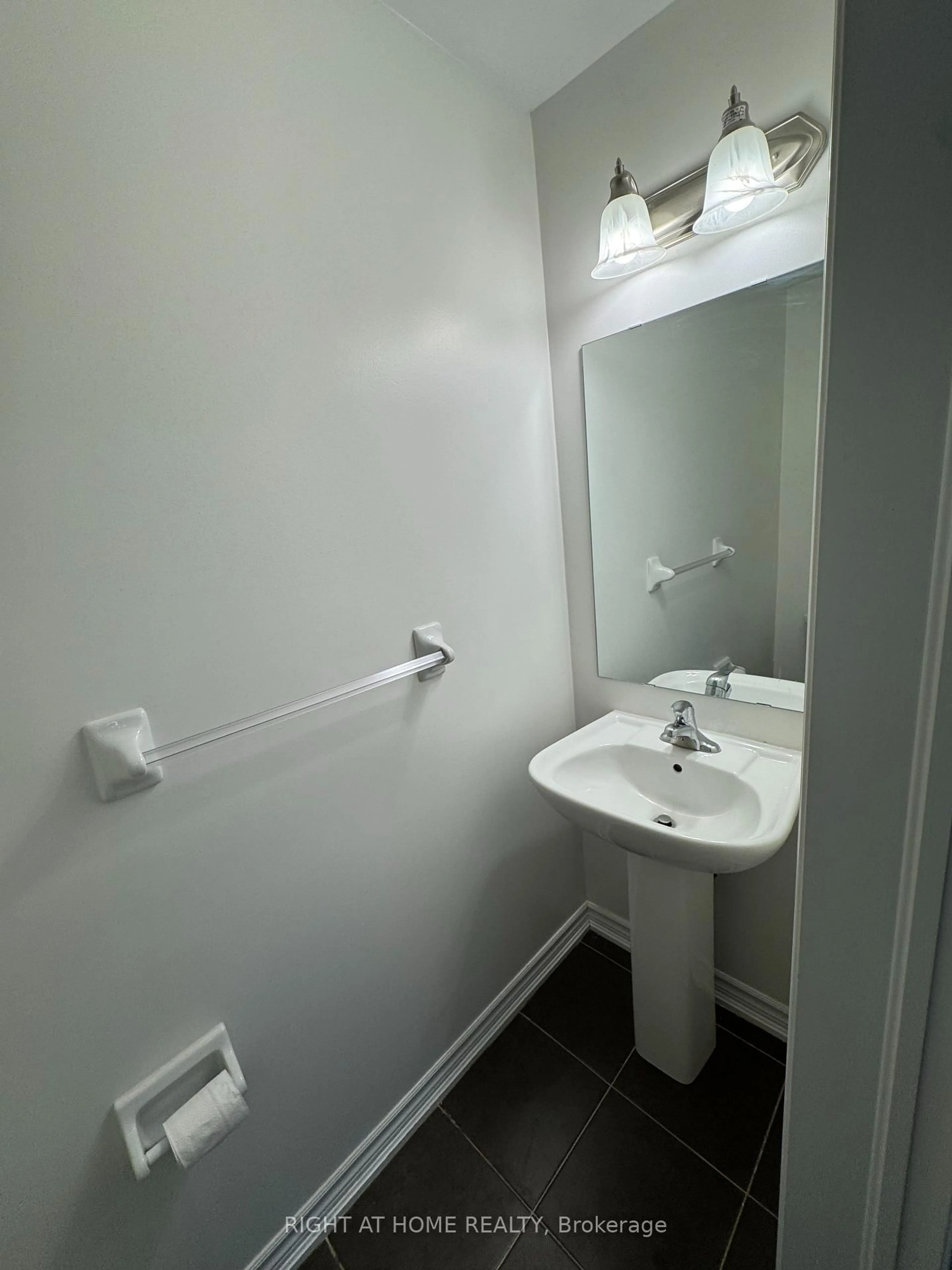 Standard bathroom, unknown for 37 Drewry Ave #19, Toronto Ontario M2M 0B4