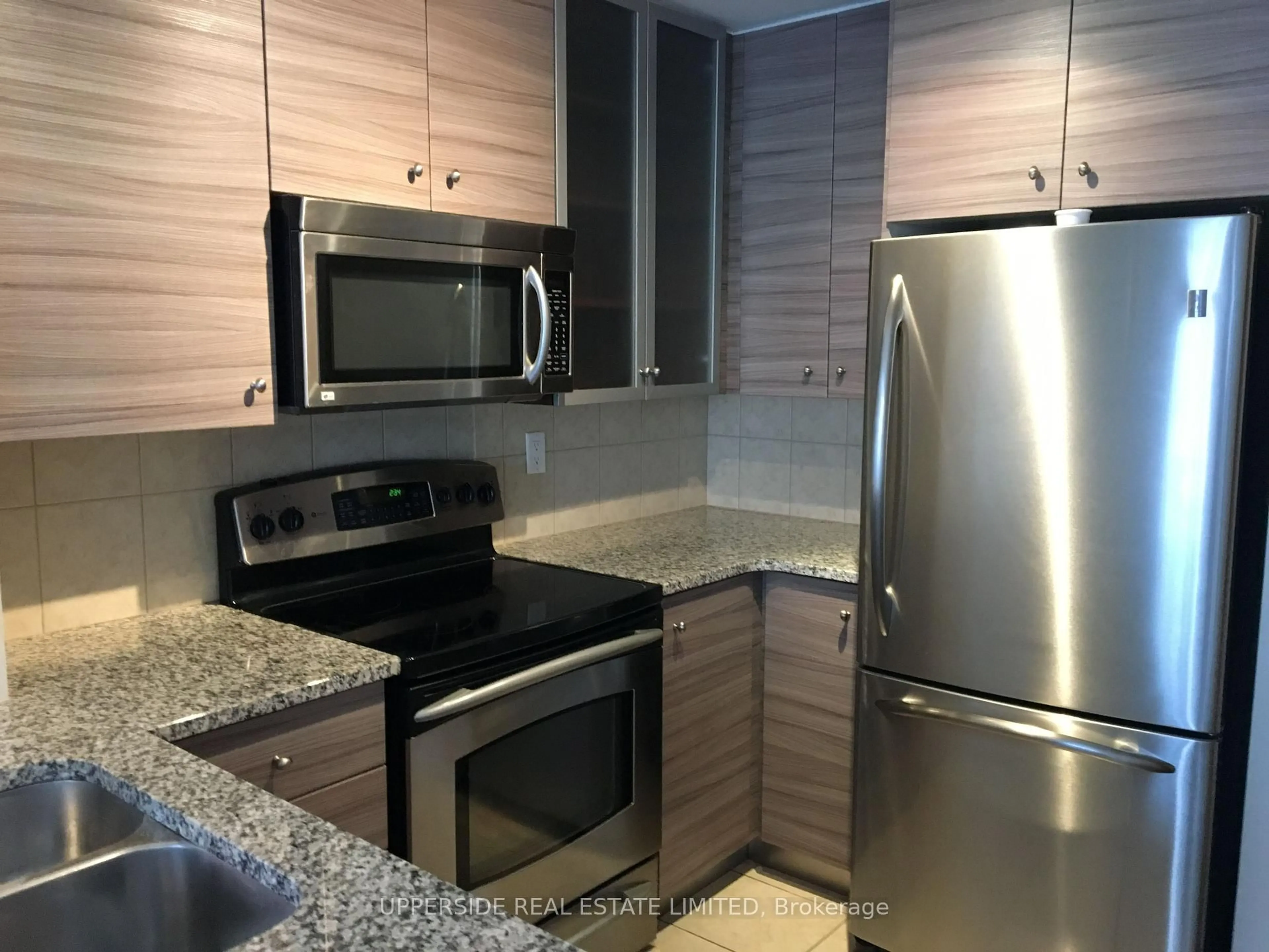 Standard kitchen, unknown for 18 Yorkville Ave #502, Toronto Ontario M4W 3Y8