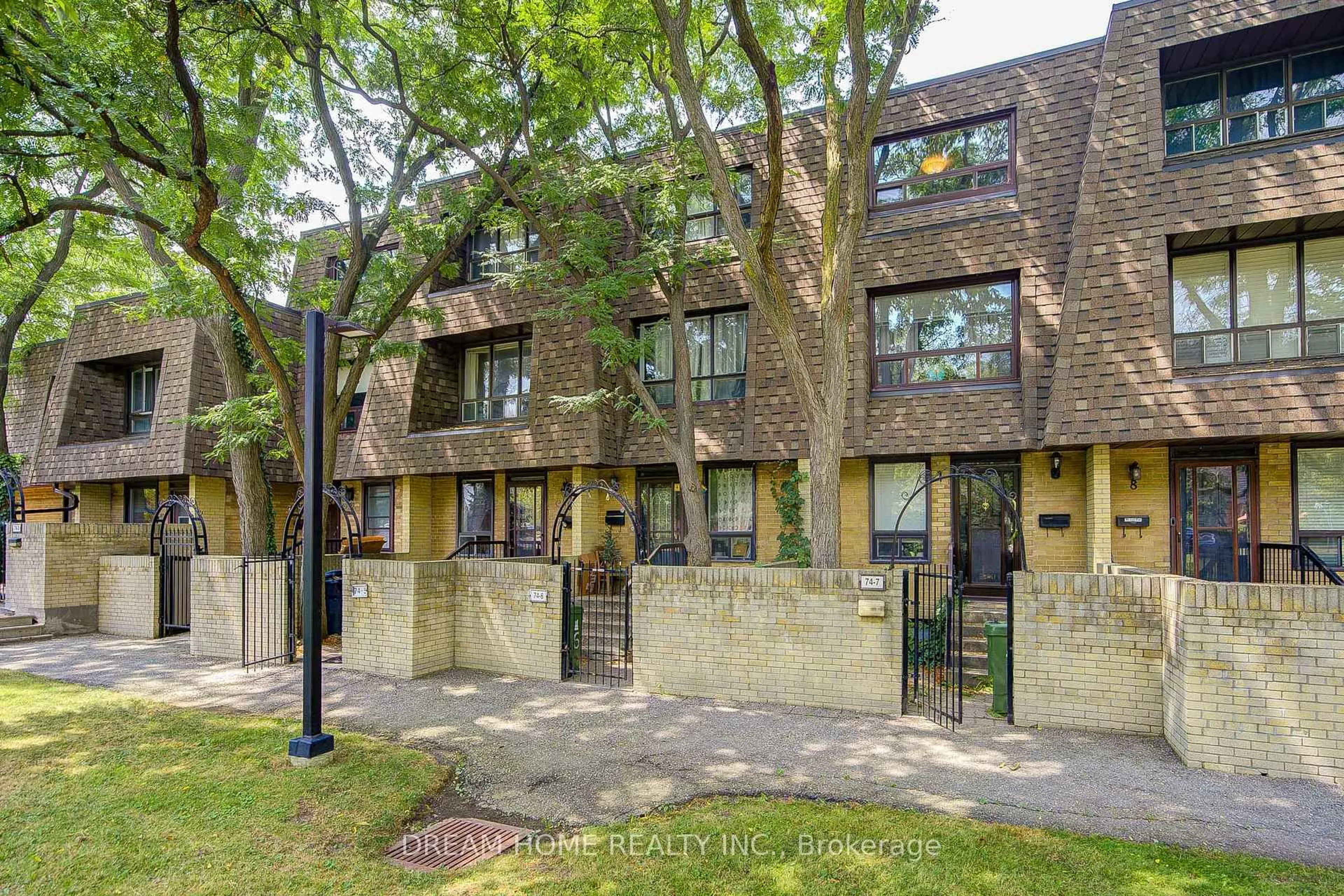 Unknown for 74 Upper Canada Dr #6, Toronto Ontario M2P 2A3