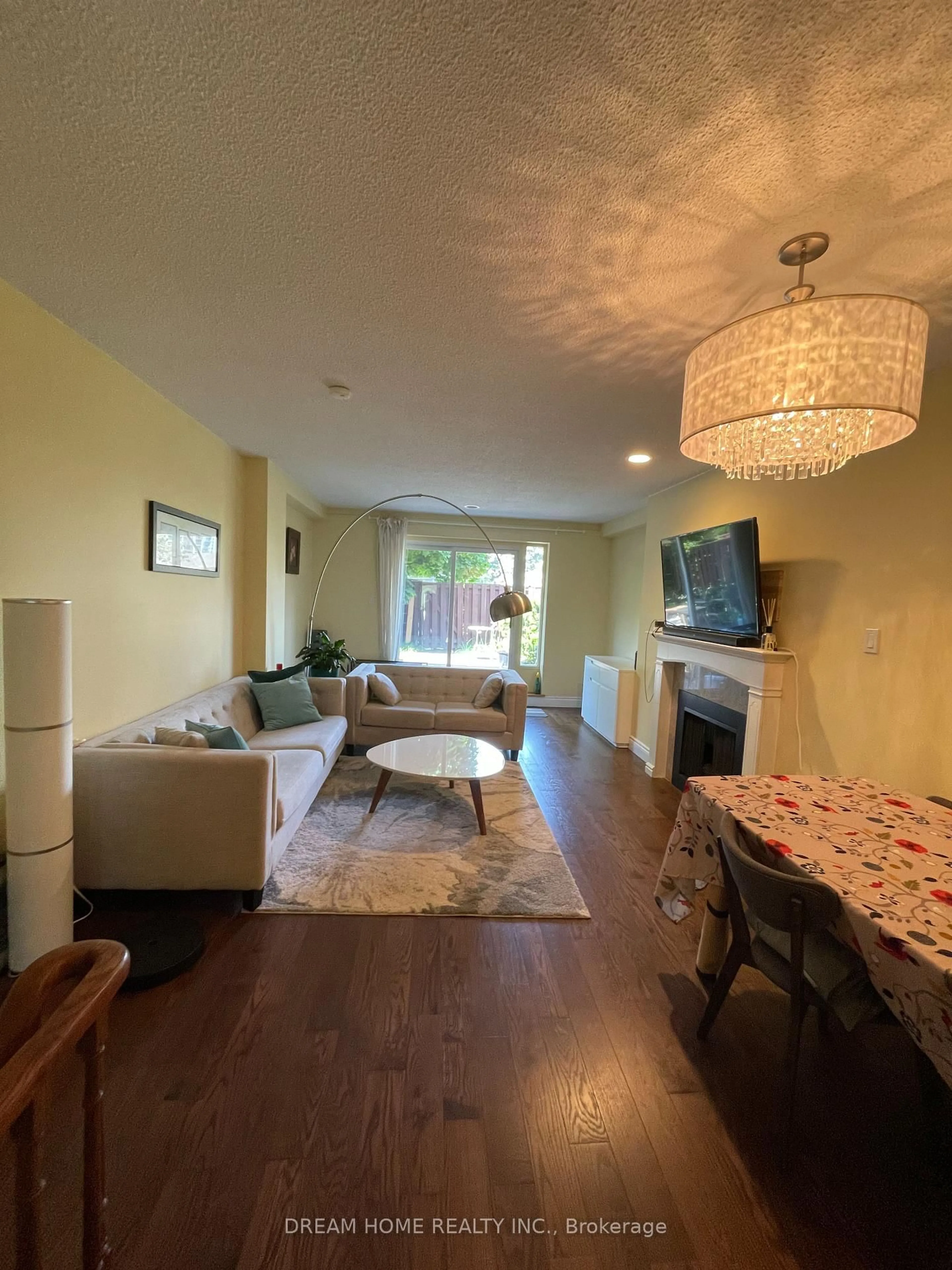 Living room with furniture, wood/laminate floor for 74 Upper Canada Dr #6, Toronto Ontario M2P 2A3