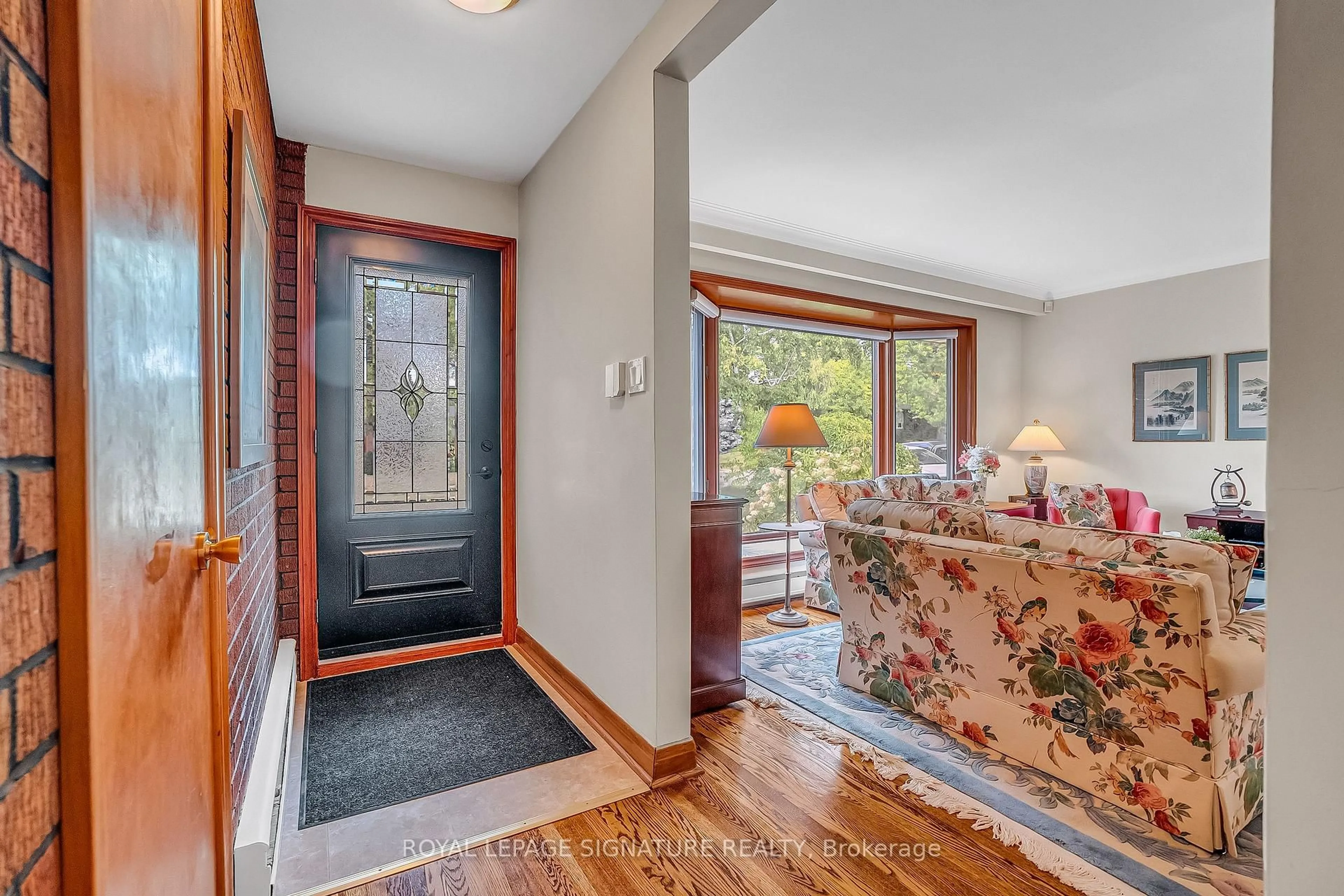 Indoor foyer for 81 Broadlands Blvd, Toronto Ontario M3A 1J6