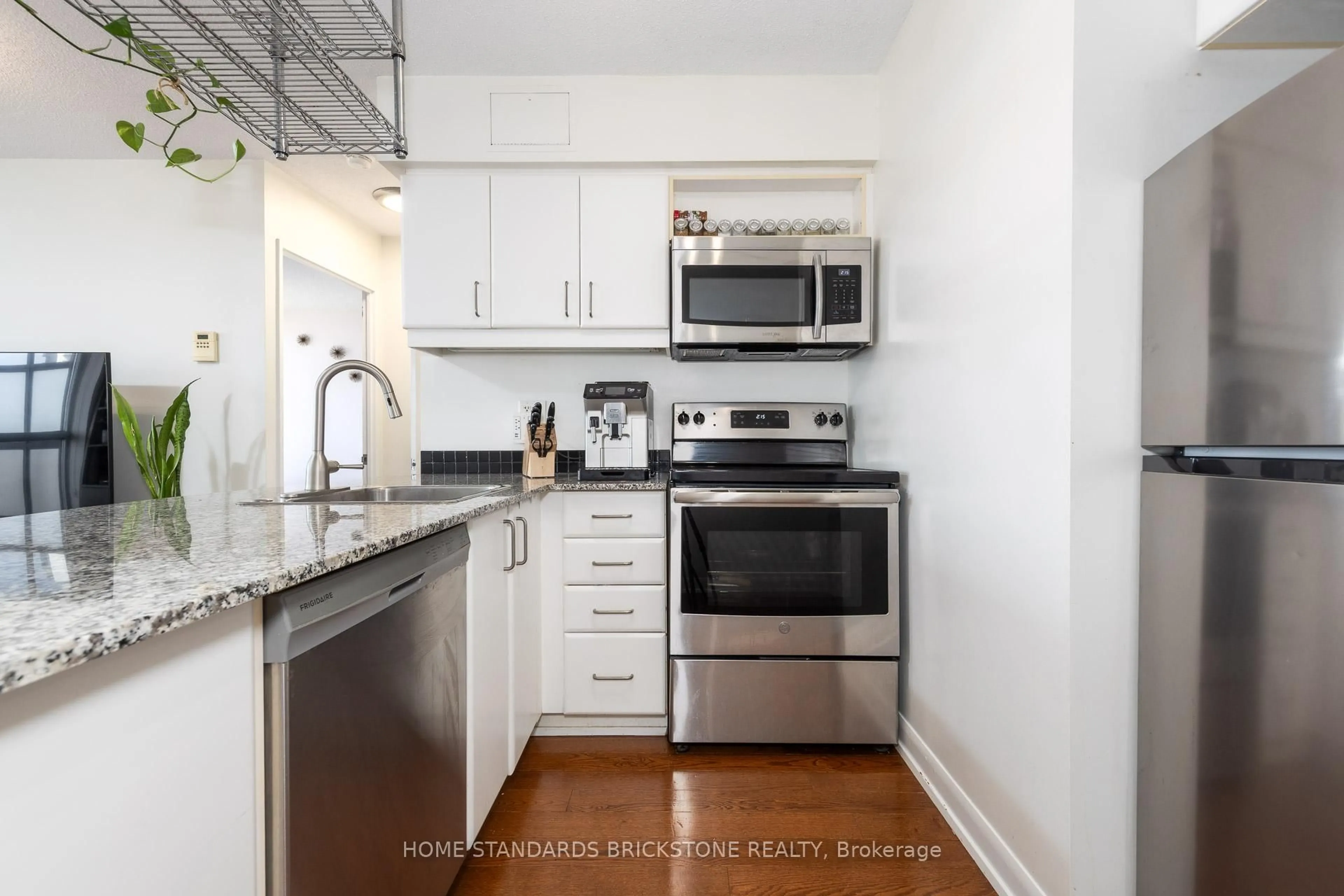 Standard kitchen, unknown for 33 Sheppard Ave #2712, Toronto Ontario M2N 7K1