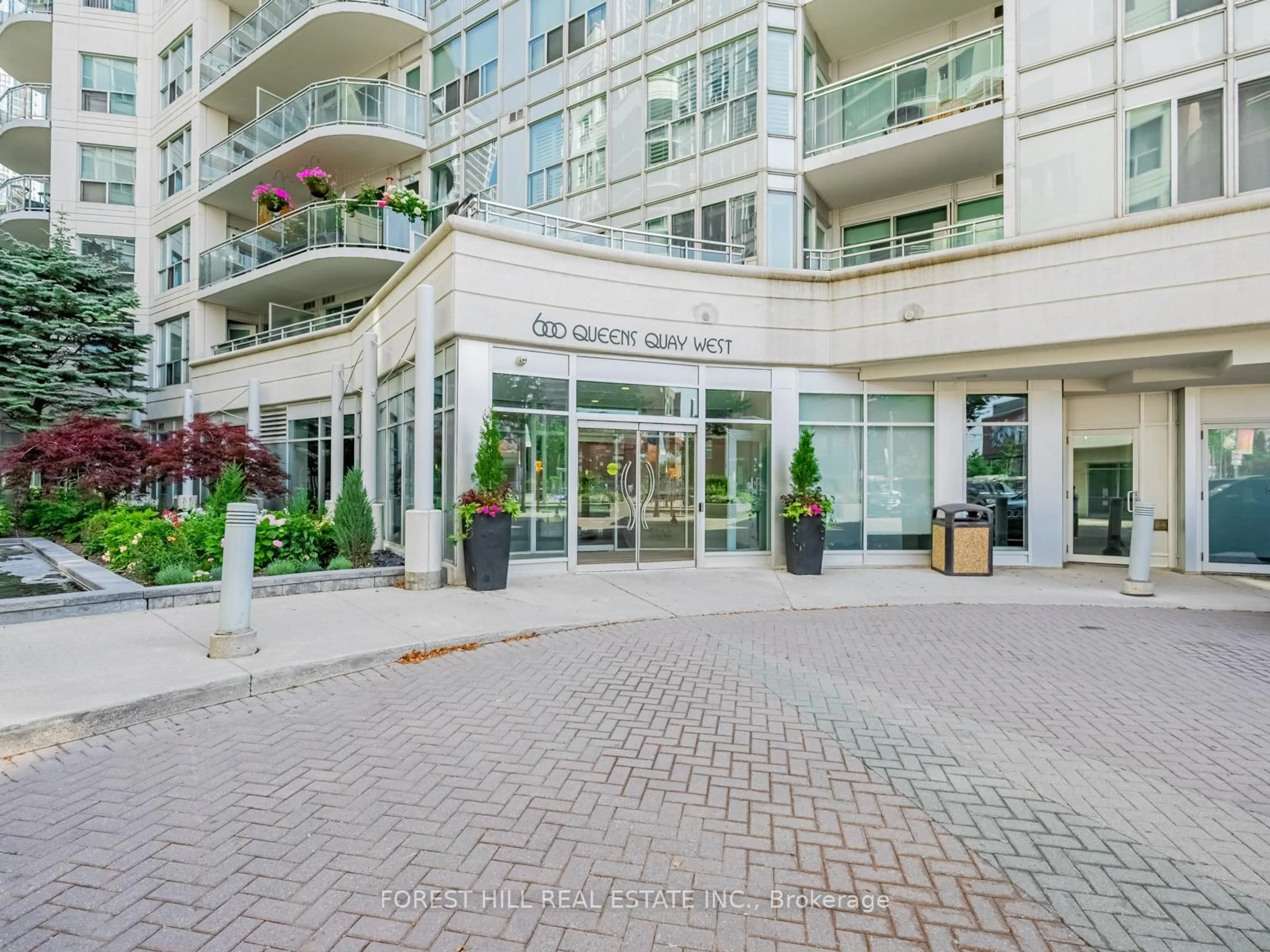 Indoor foyer for 600 Queens Quay #606, Toronto Ontario M5V 3M3