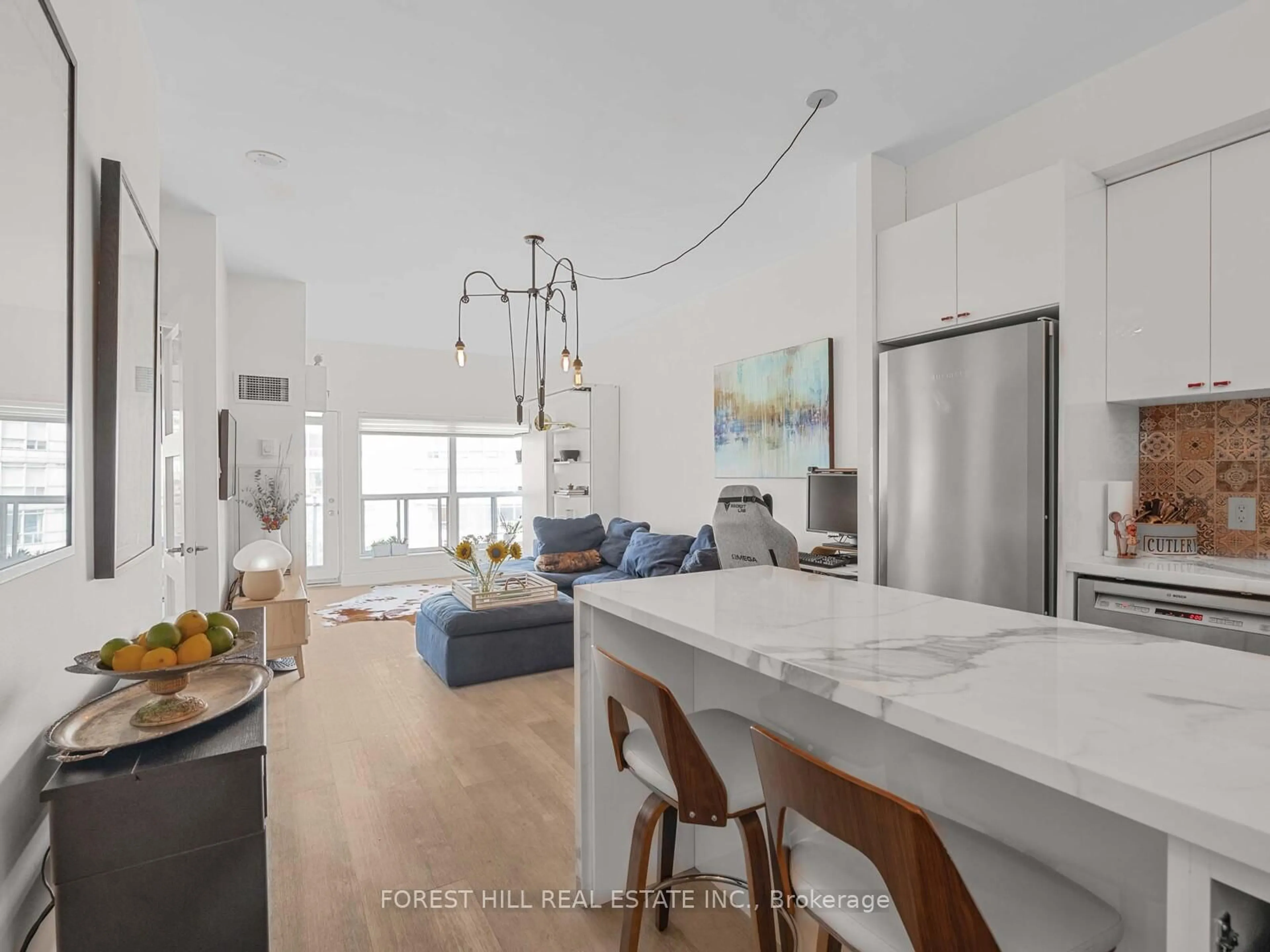 Open concept kitchen, unknown for 600 Queens Quay #606, Toronto Ontario M5V 3M3