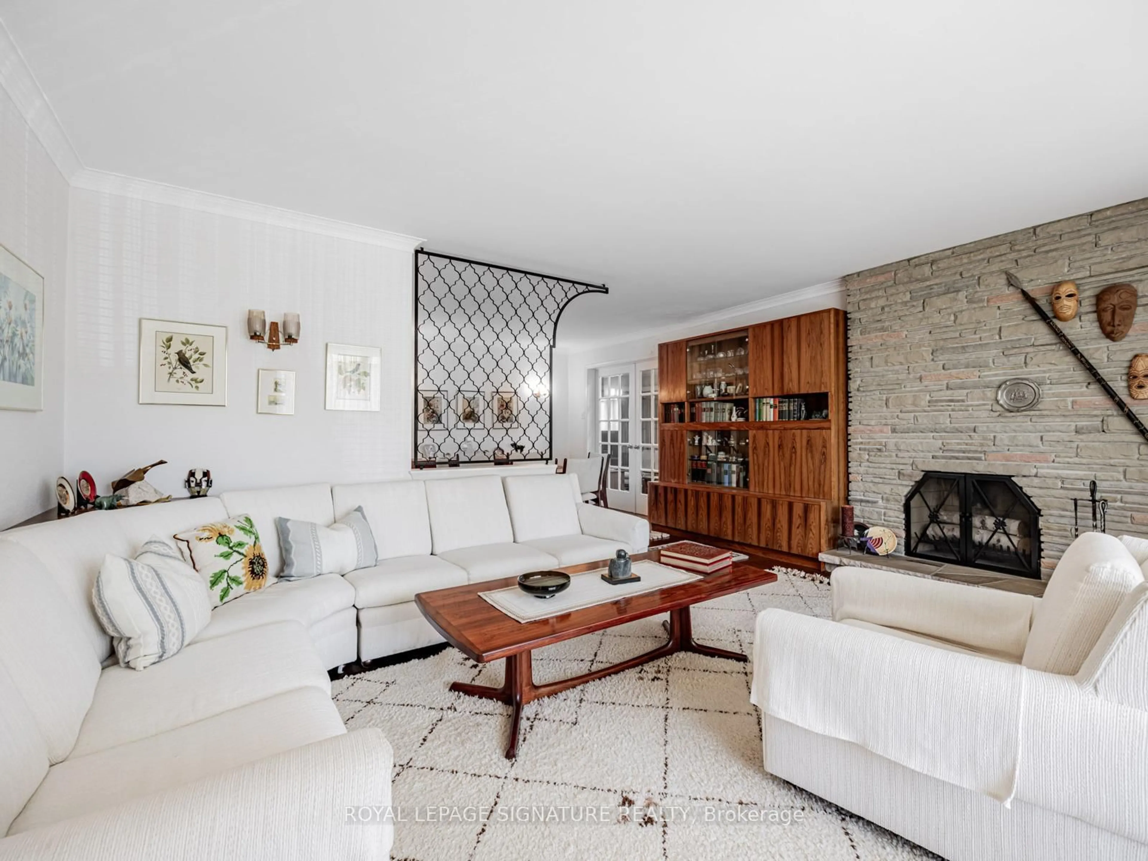 Living room with furniture, ceramic/tile floor for 6 Lurgan Dr, Toronto Ontario M2N 2E9