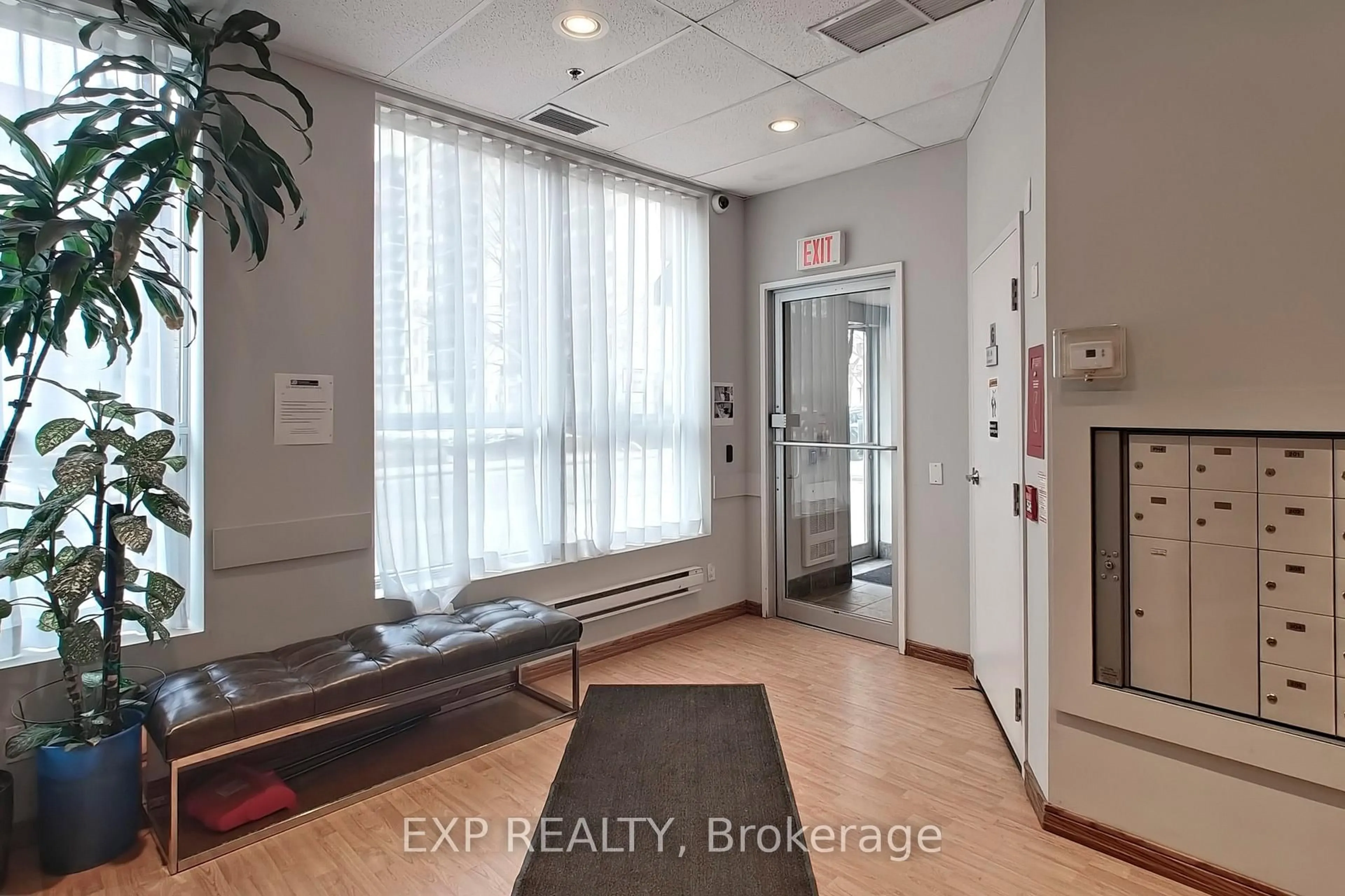 Unknown for 15 Maplewood Ave #PH6, Toronto Ontario M6C 4B4