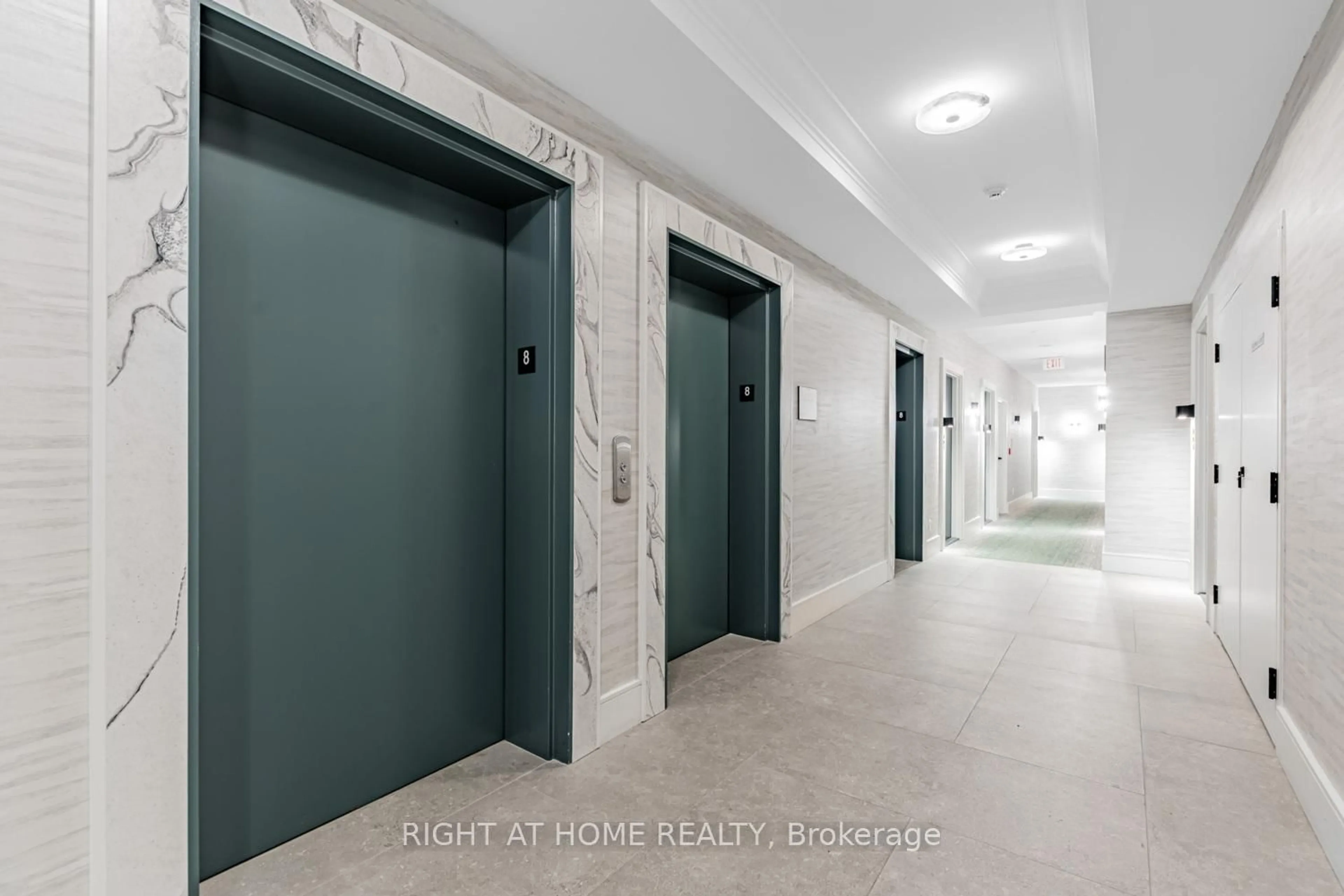 Indoor foyer for 18 Holmes Ave #815, Toronto Ontario M2N 0E1