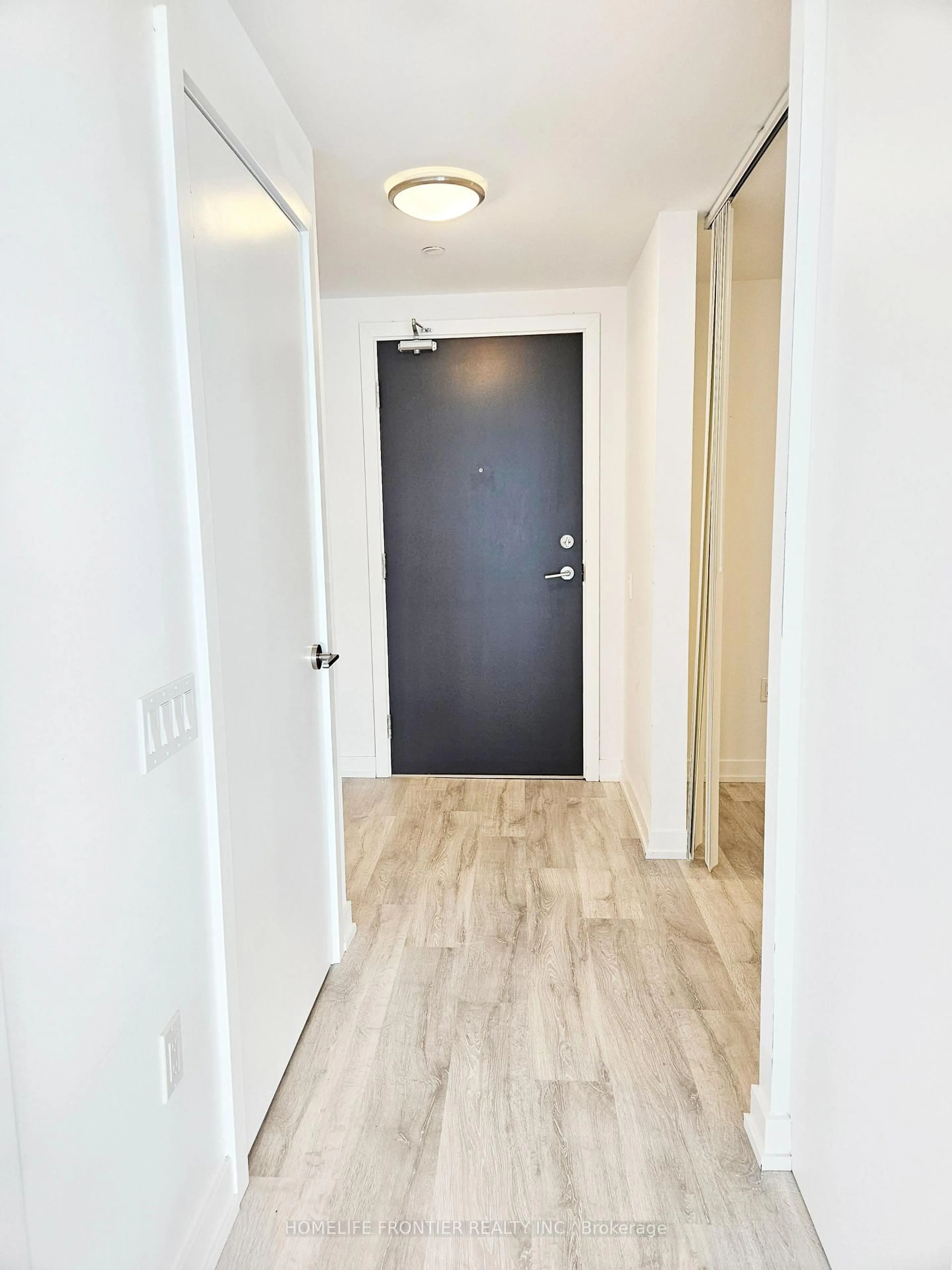 Indoor entryway for 8 Olympic Garden Dr #S1103, Toronto Ontario M2M 0B9