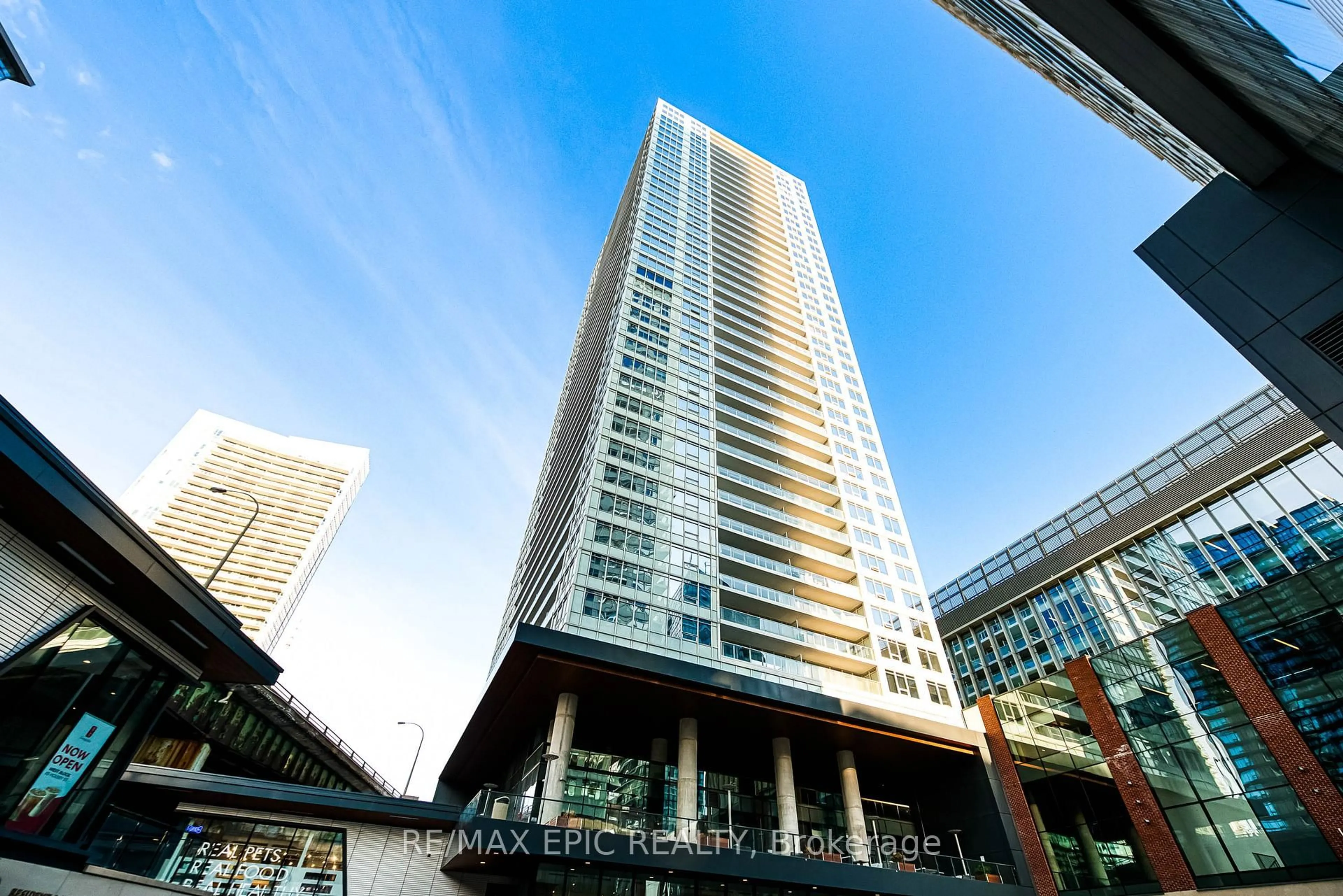Indoor foyer for 17 Bathurst St #810, Toronto Ontario M5V 0N1