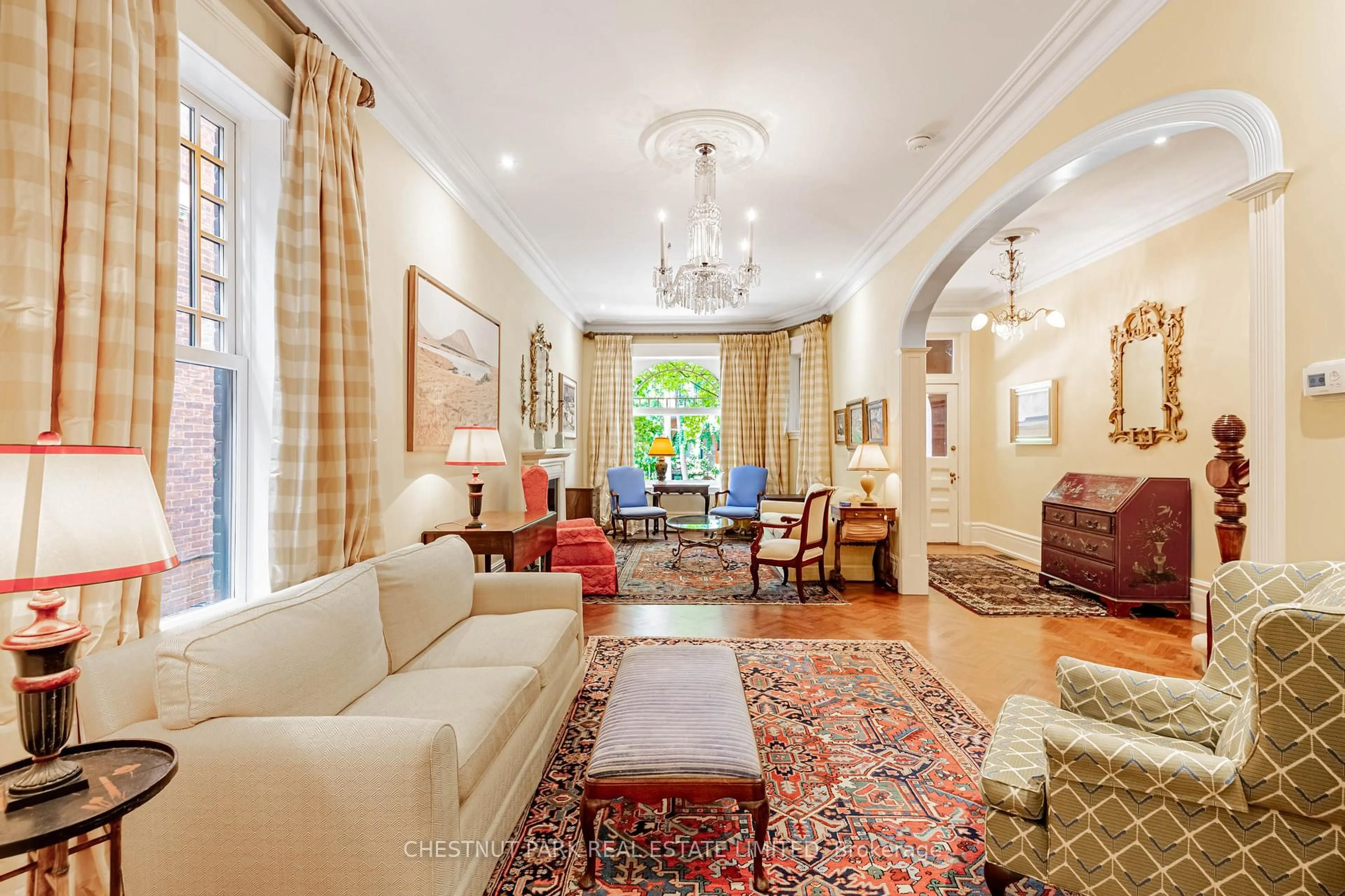 Living room with furniture, unknown for 13 Admiral Rd, Toronto Ontario M5R 2L4