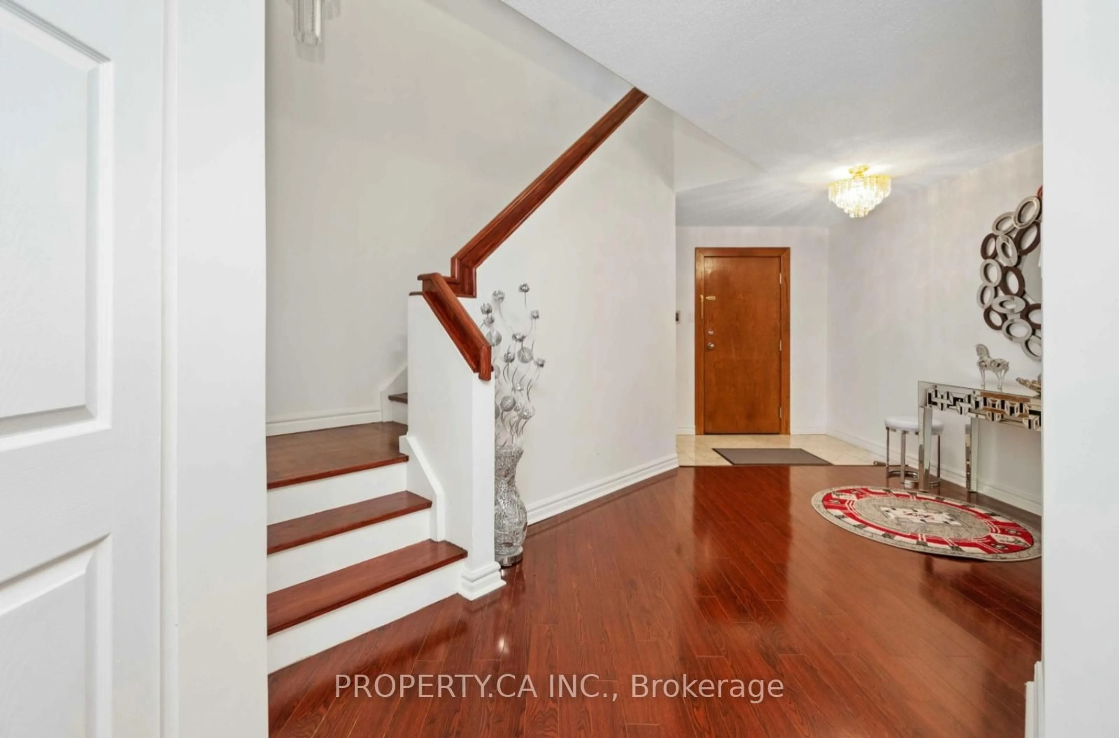 Indoor entryway for 33 University Ave #1109, Toronto Ontario M5J 2S7