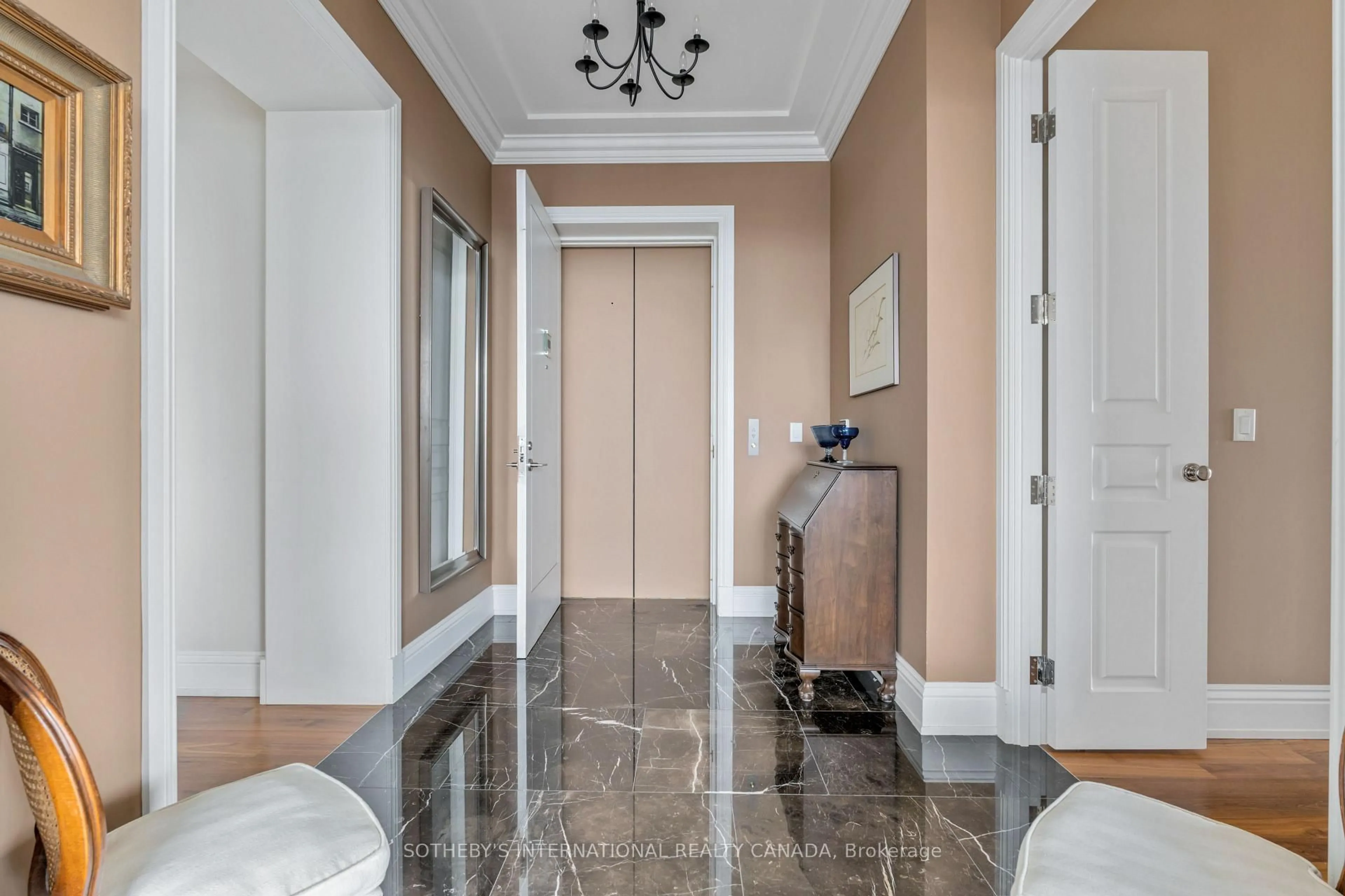 Indoor foyer for 183 Wellington St #4301, Toronto Ontario M5V 0A1