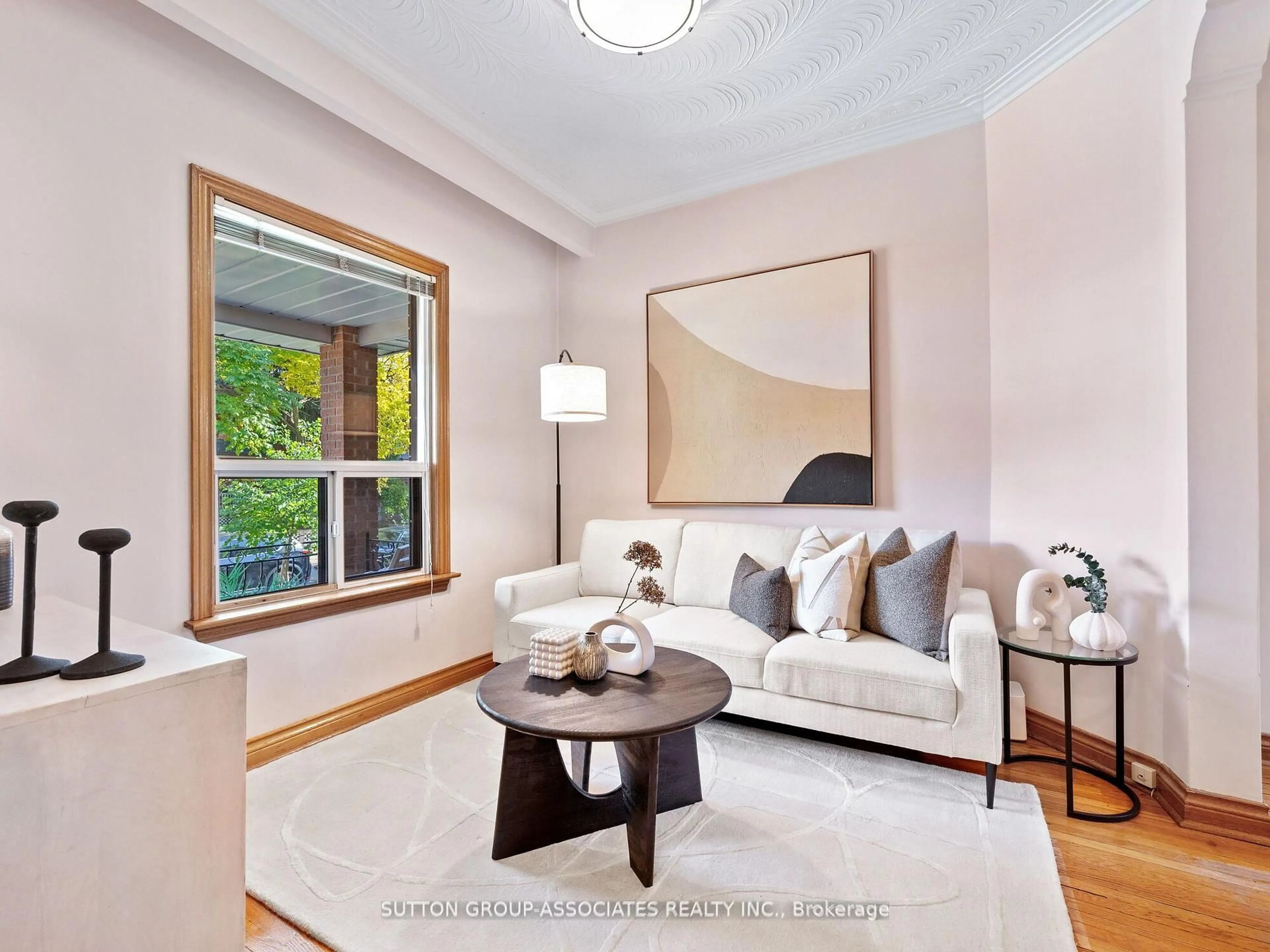 Living room with furniture, wood/laminate floor for 696 Crawford St, Toronto Ontario M6G 3K2
