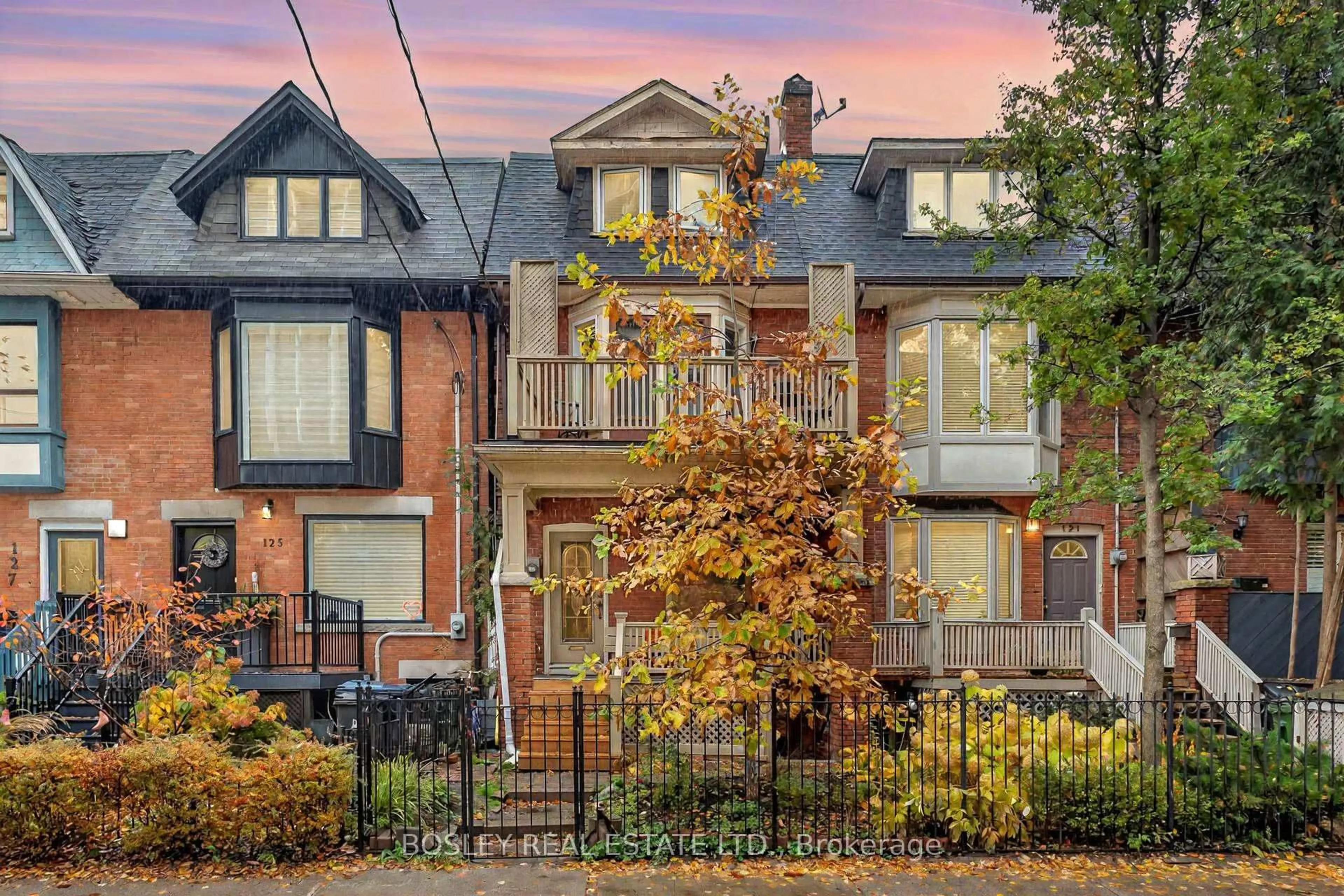 Home with brick exterior material, street for 123 Seaton St, Toronto Ontario M5A 2T2