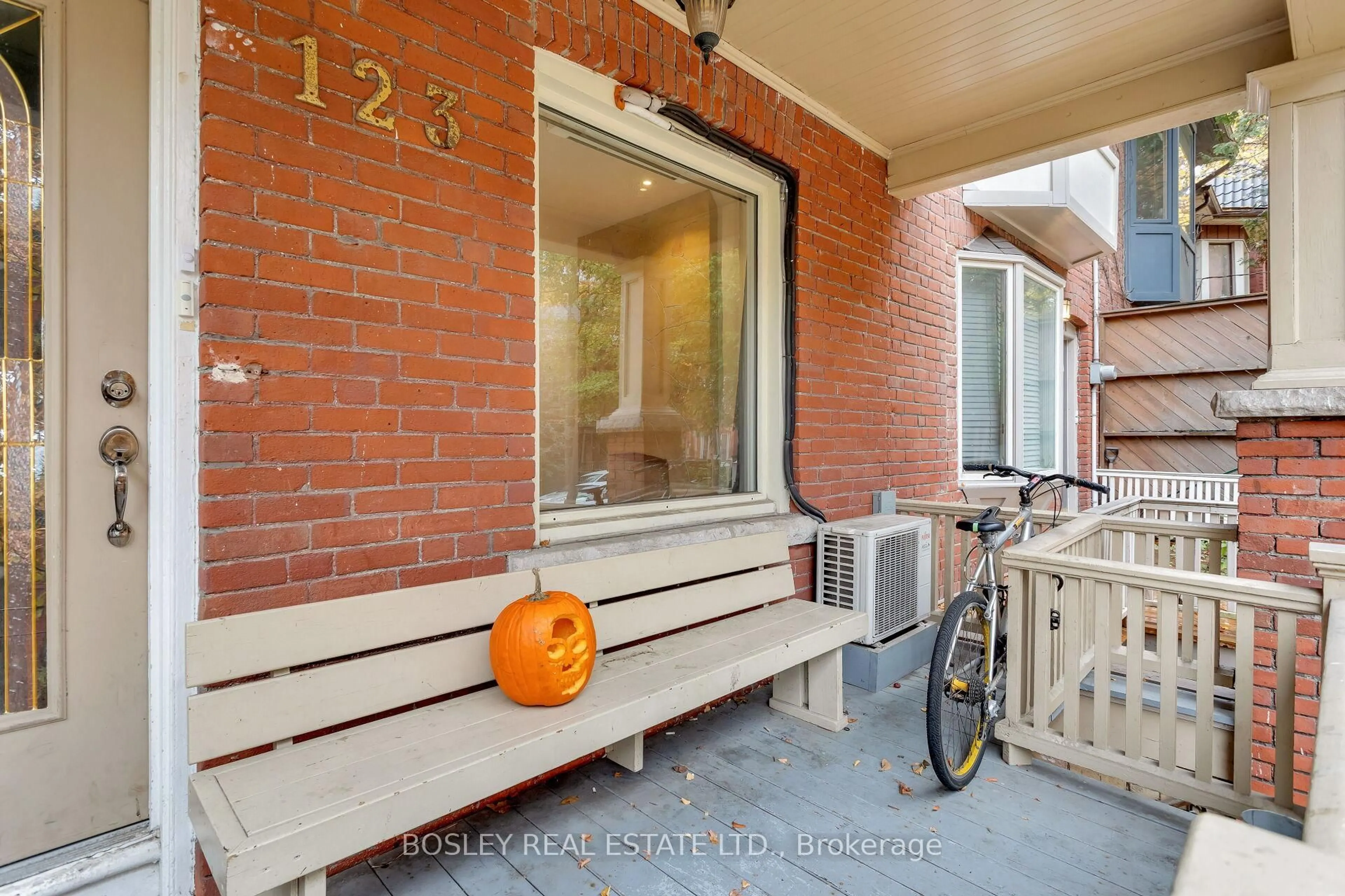 Patio, street for 123 Seaton St, Toronto Ontario M5A 2T2