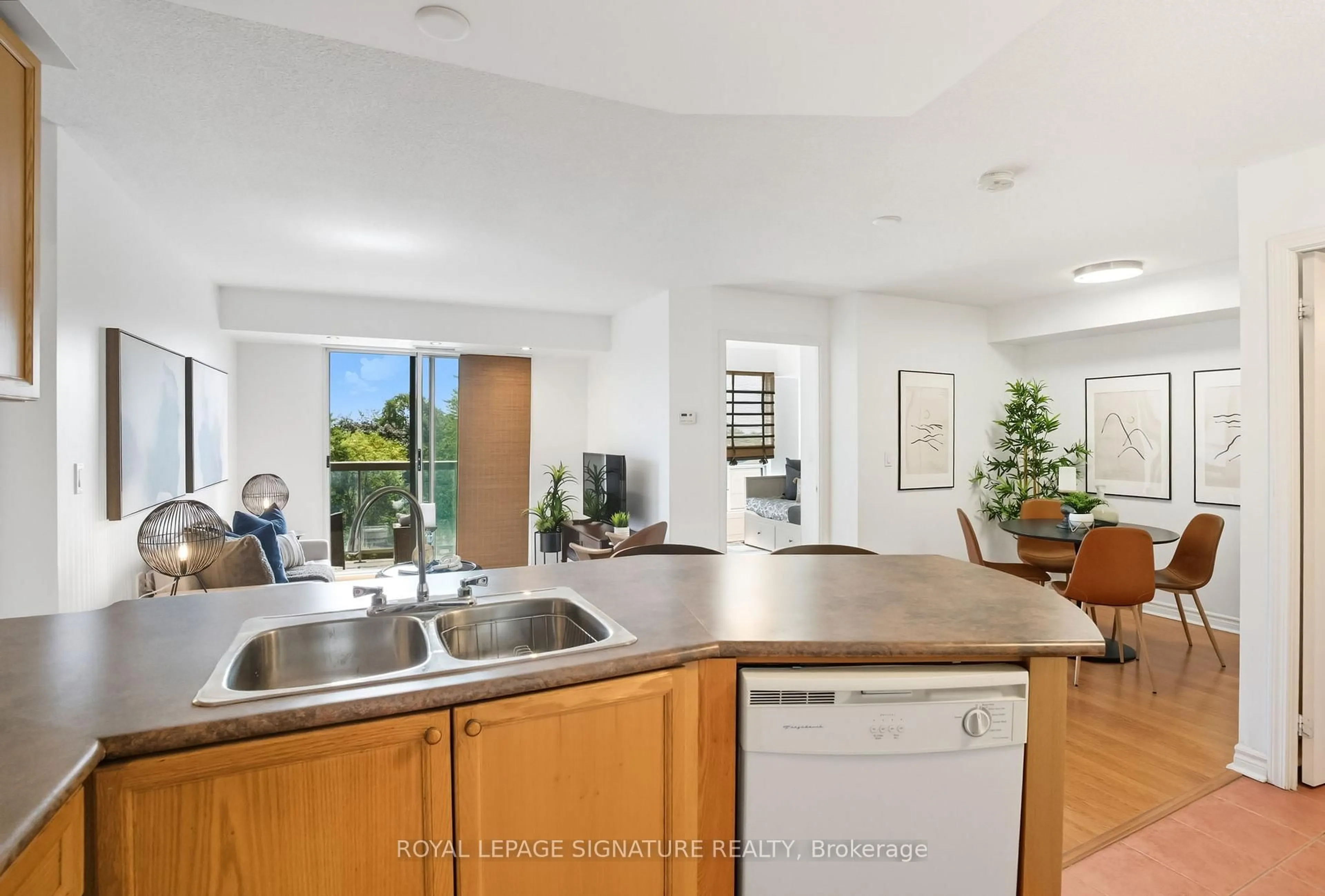 Unknown for 935 Sheppard Ave #402, Toronto Ontario M3H 2T7