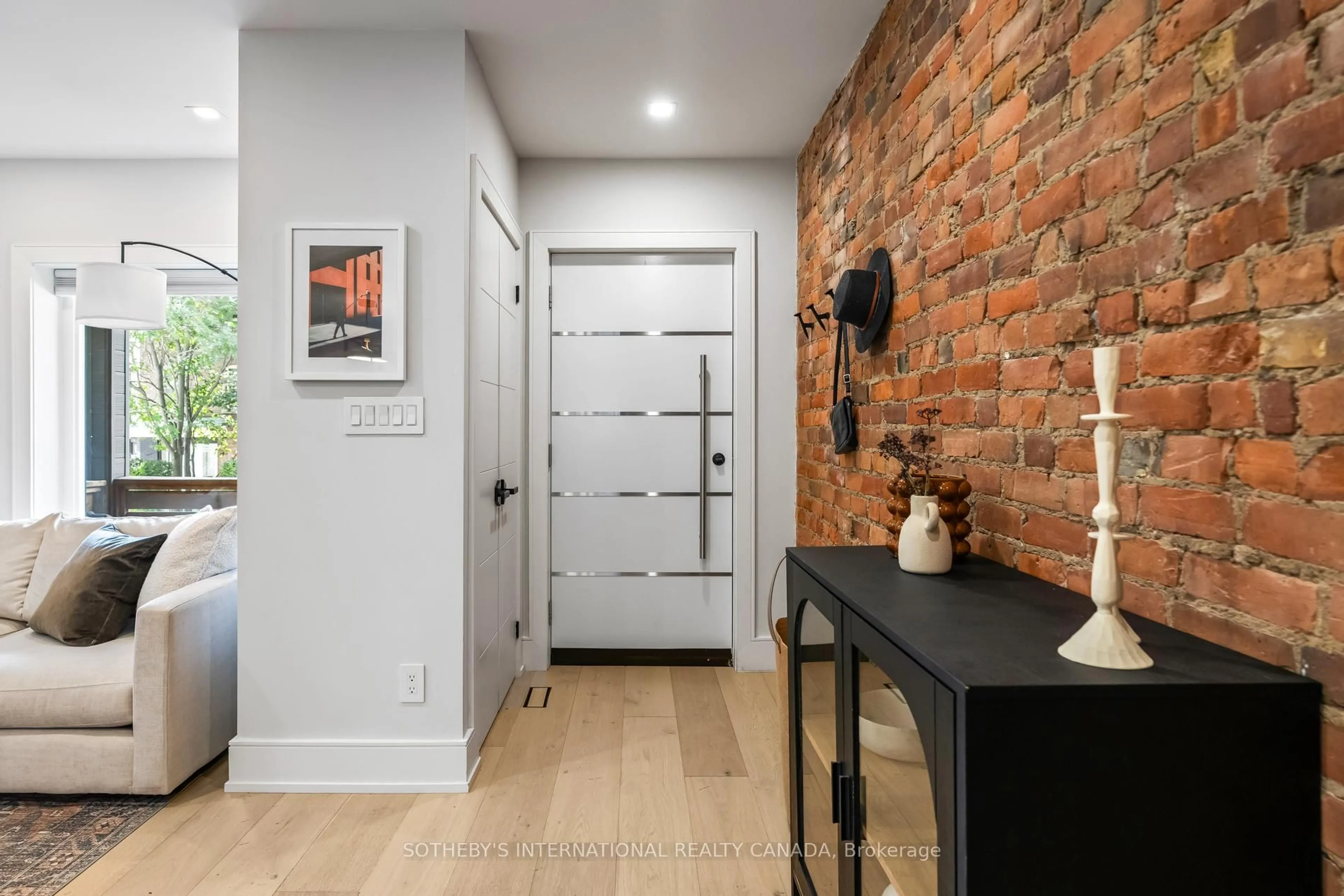 Indoor entryway for 7 Beatrice St, Toronto Ontario M6J 2T2
