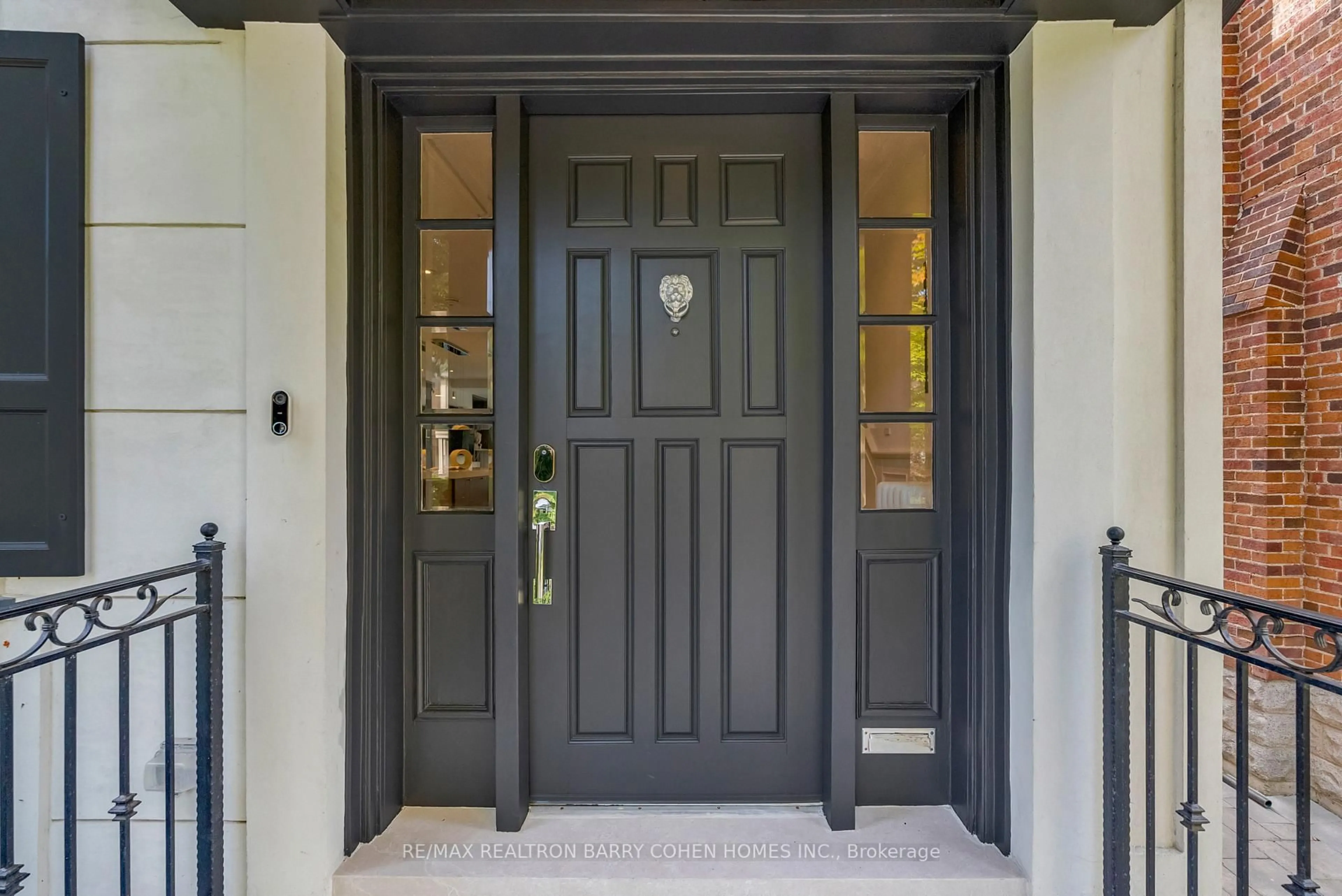 Indoor entryway for 18 Astley Ave, Toronto Ontario M4W 3B4