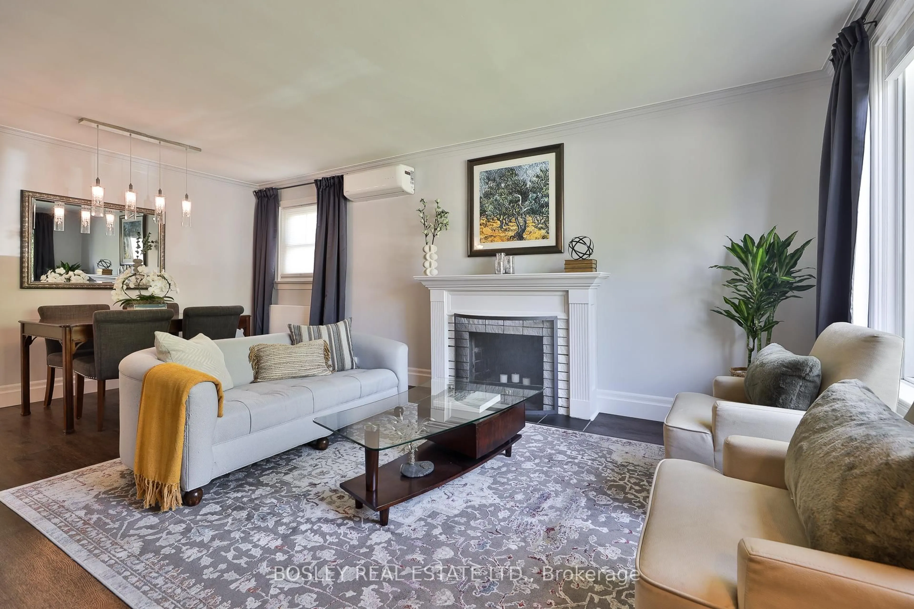 Living room with furniture, unknown for 583 Broadway Ave, Toronto Ontario M4G 2S4