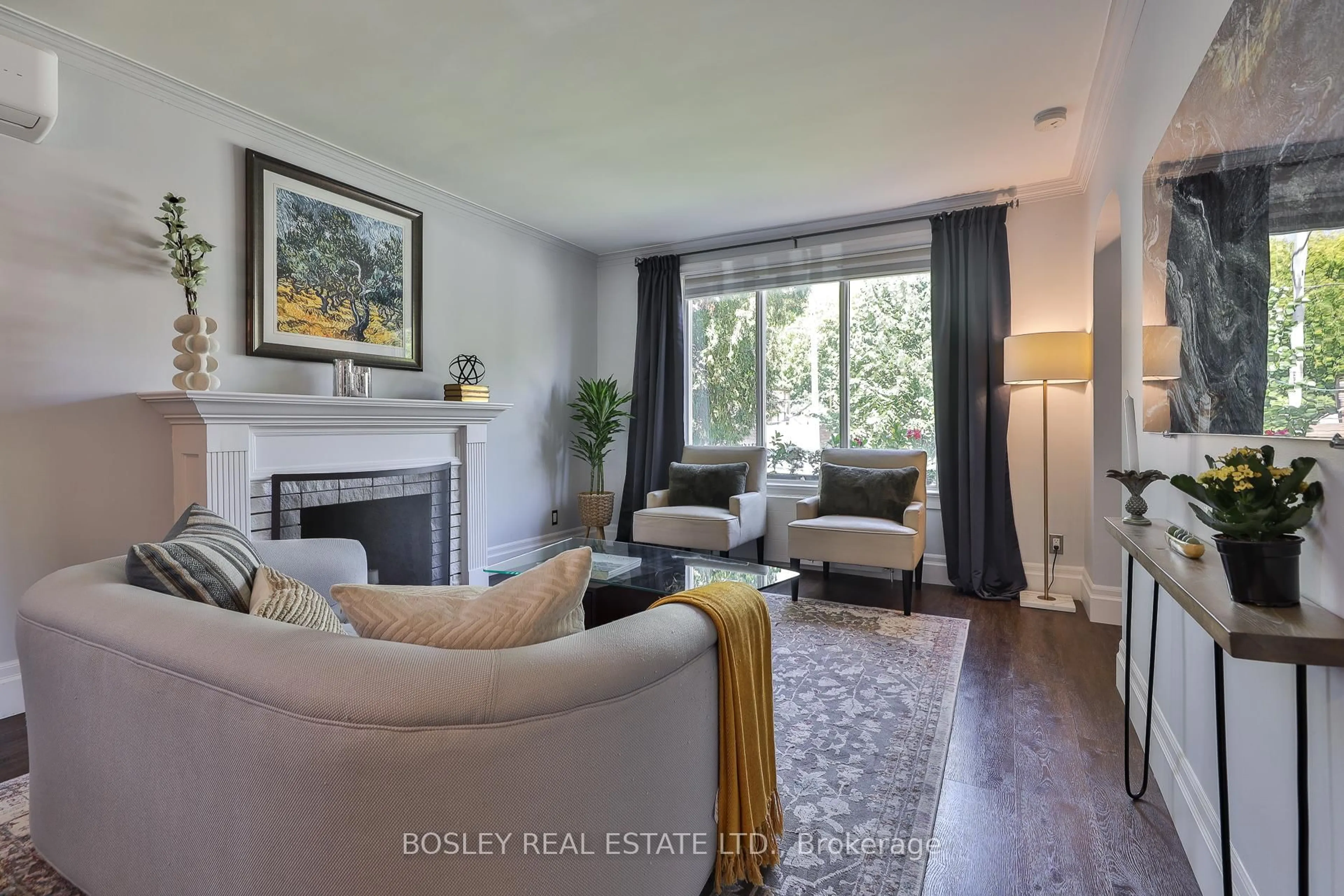 Living room with furniture, wood/laminate floor for 583 Broadway Ave, Toronto Ontario M4G 2S4