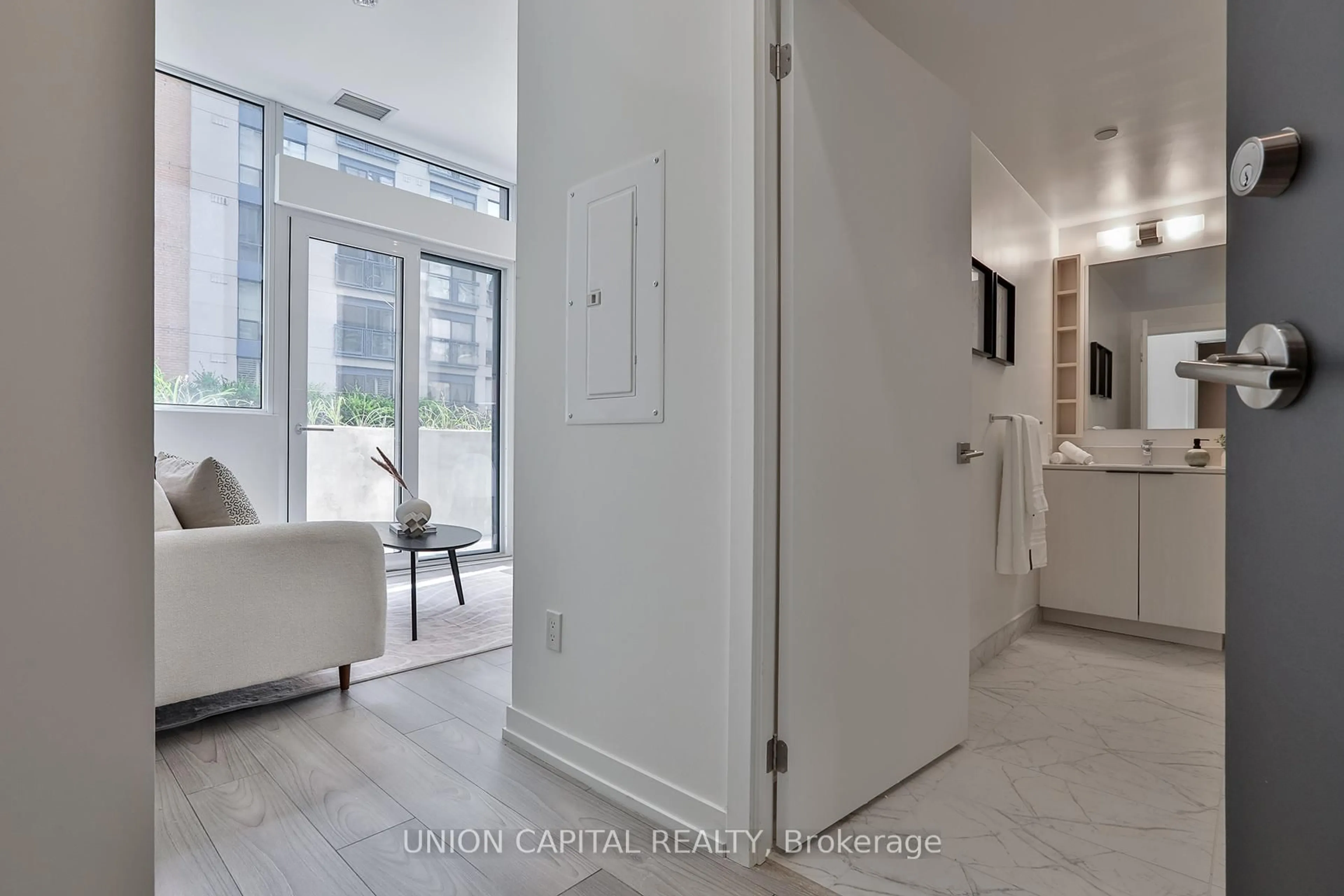 Indoor entryway for 82 DALHOUSIE St #501, Toronto Ontario M5B 0C5