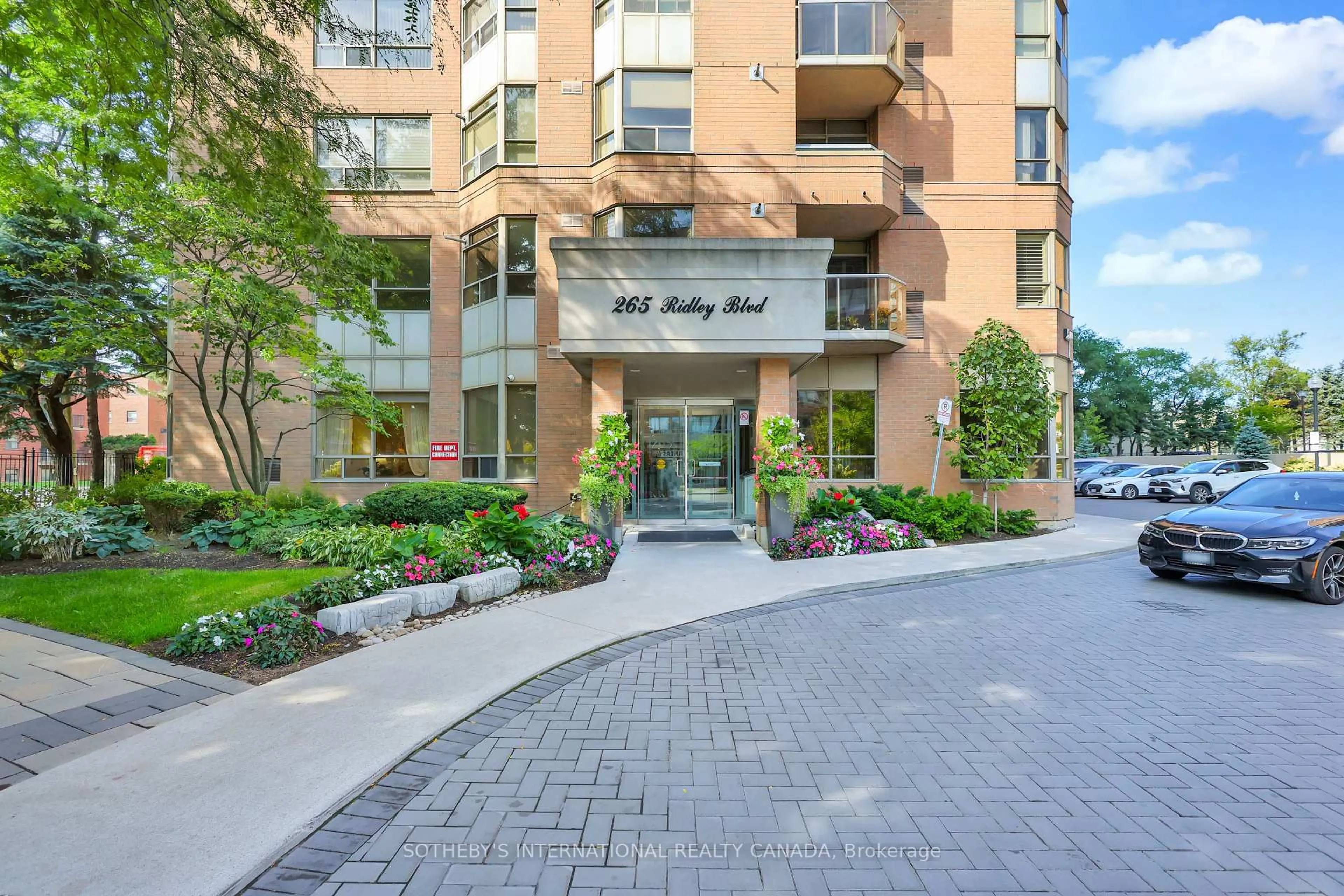 Indoor entryway for 265 Ridley Blvd #610, Toronto Ontario M5M 4N8
