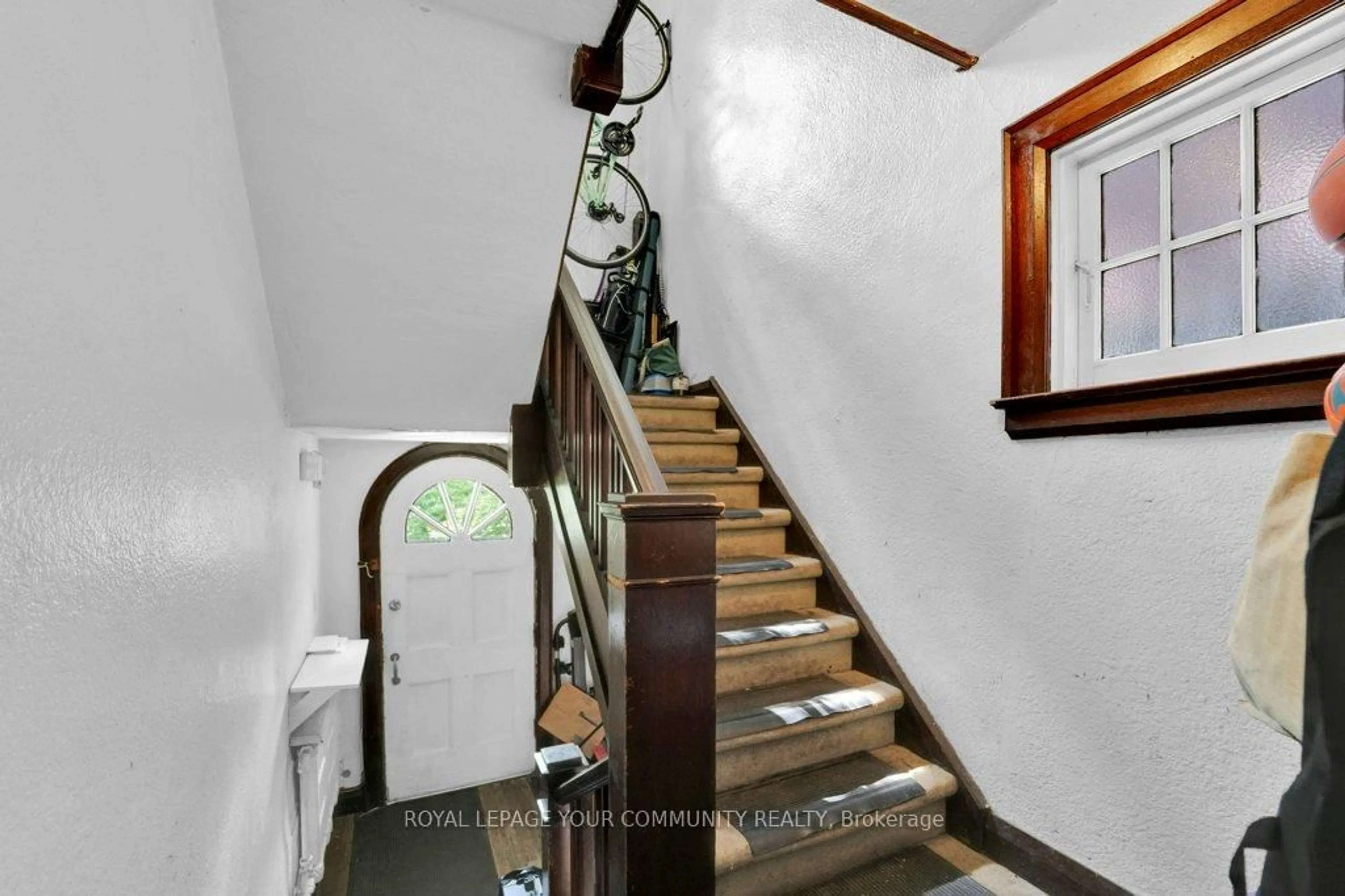 Stairs for 390 Davenport Rd, Toronto Ontario M4V 1B4