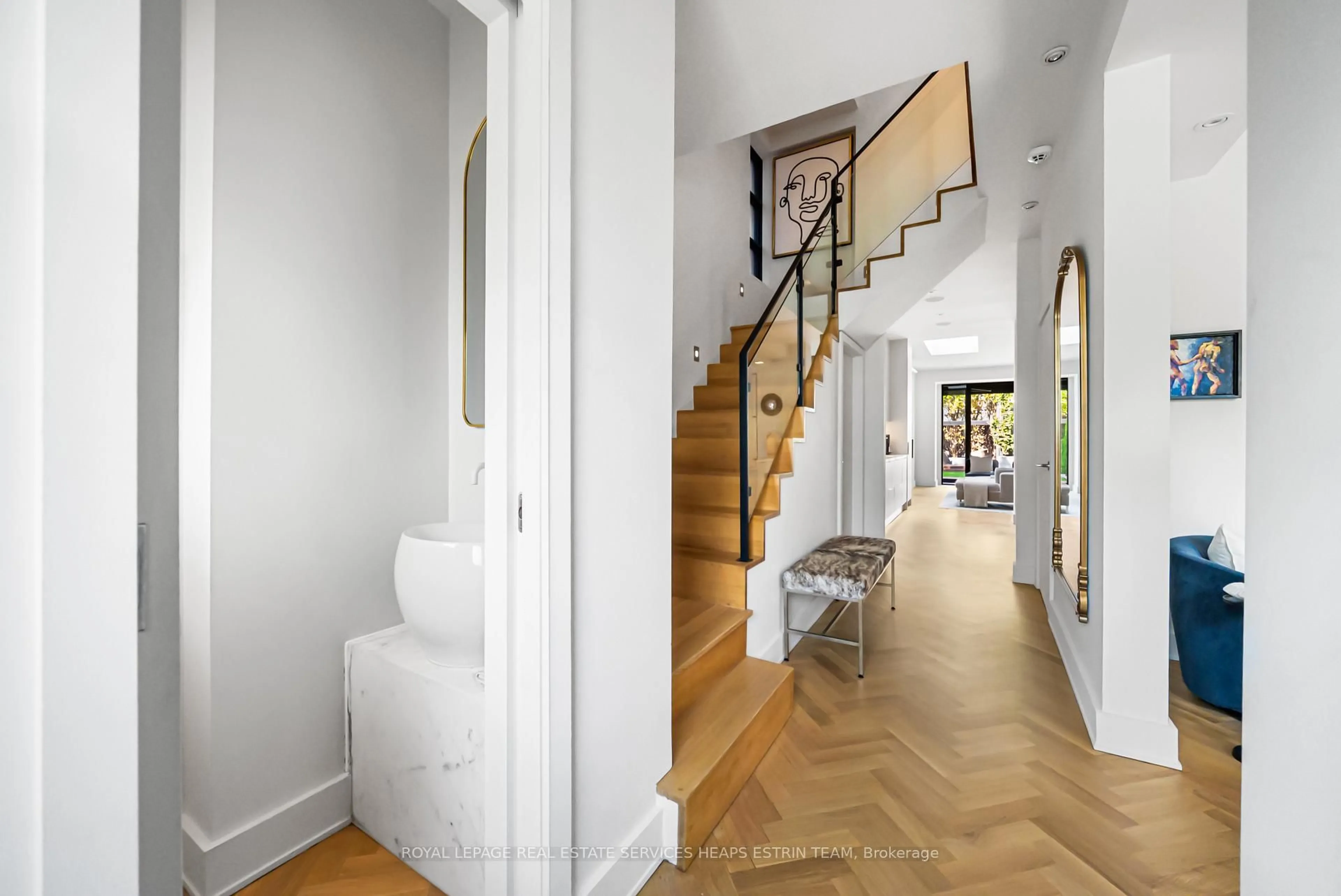 Indoor foyer for 74 Roxborough St, Toronto Ontario M5R 1T9