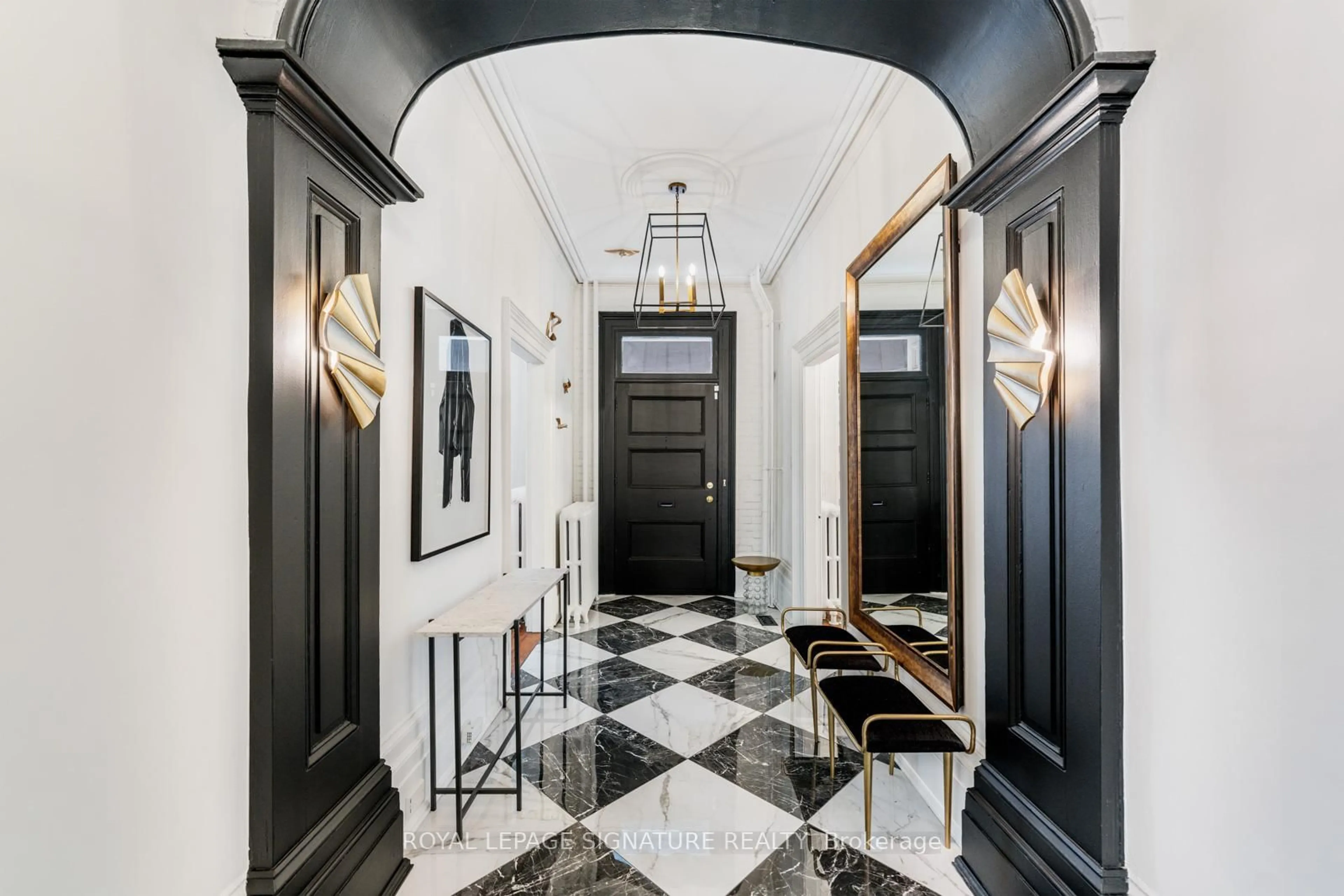 Indoor foyer for 171 Old Forest Hill Rd, Toronto Ontario M6C 2G7