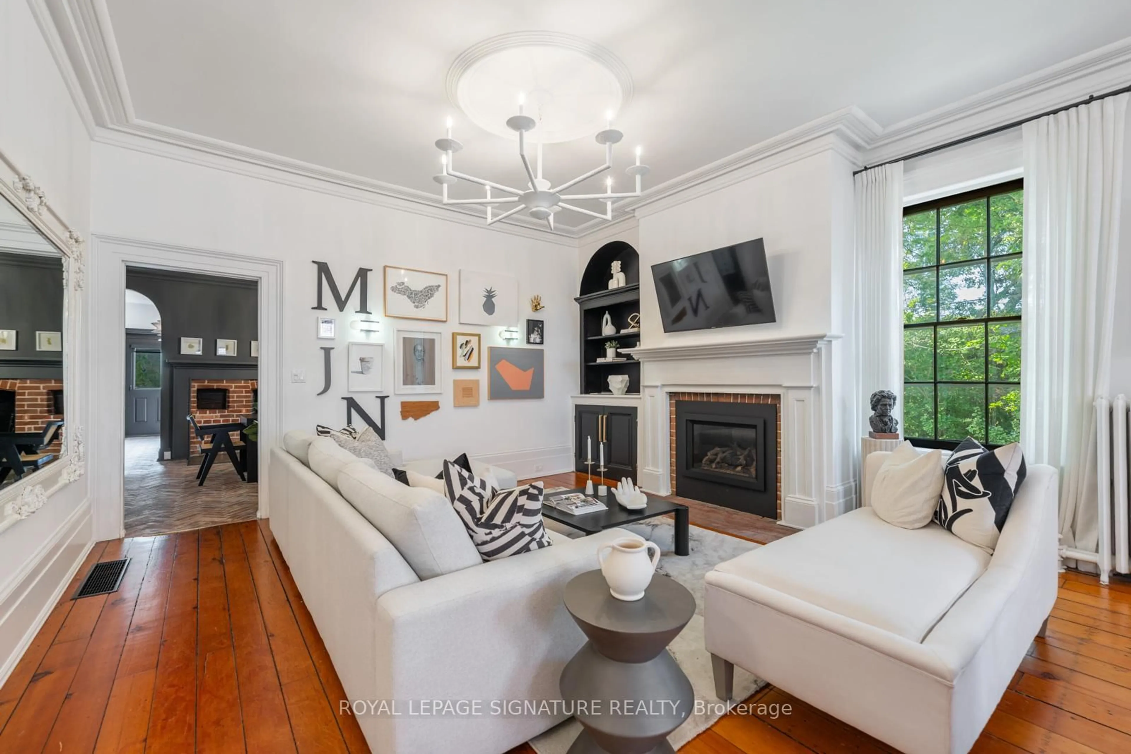 Living room with furniture, unknown for 171 Old Forest Hill Rd, Toronto Ontario M6C 2G7