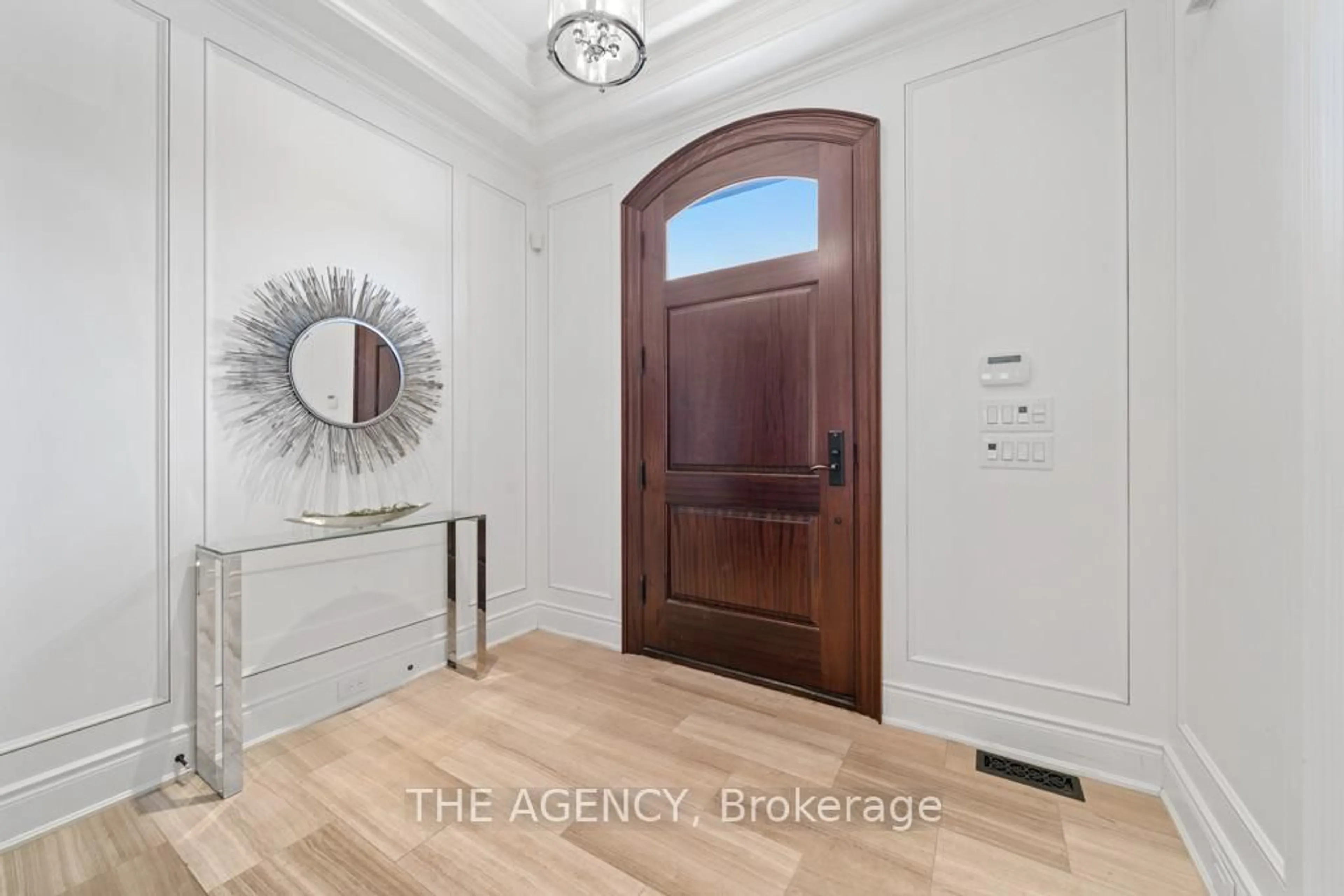 Indoor entryway for 12 Dunblaine Ave, Toronto Ontario M5M 2R7