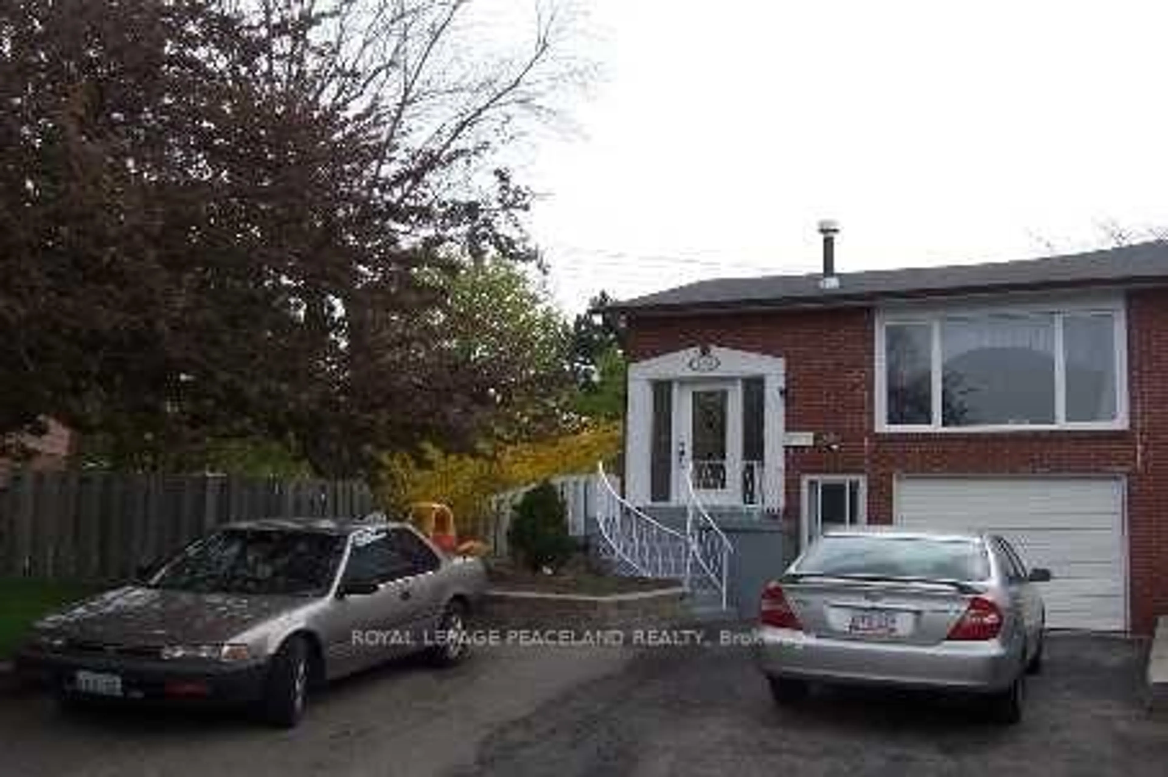 Unknown for 105 Apache Tr, Toronto Ontario M2H 2J1