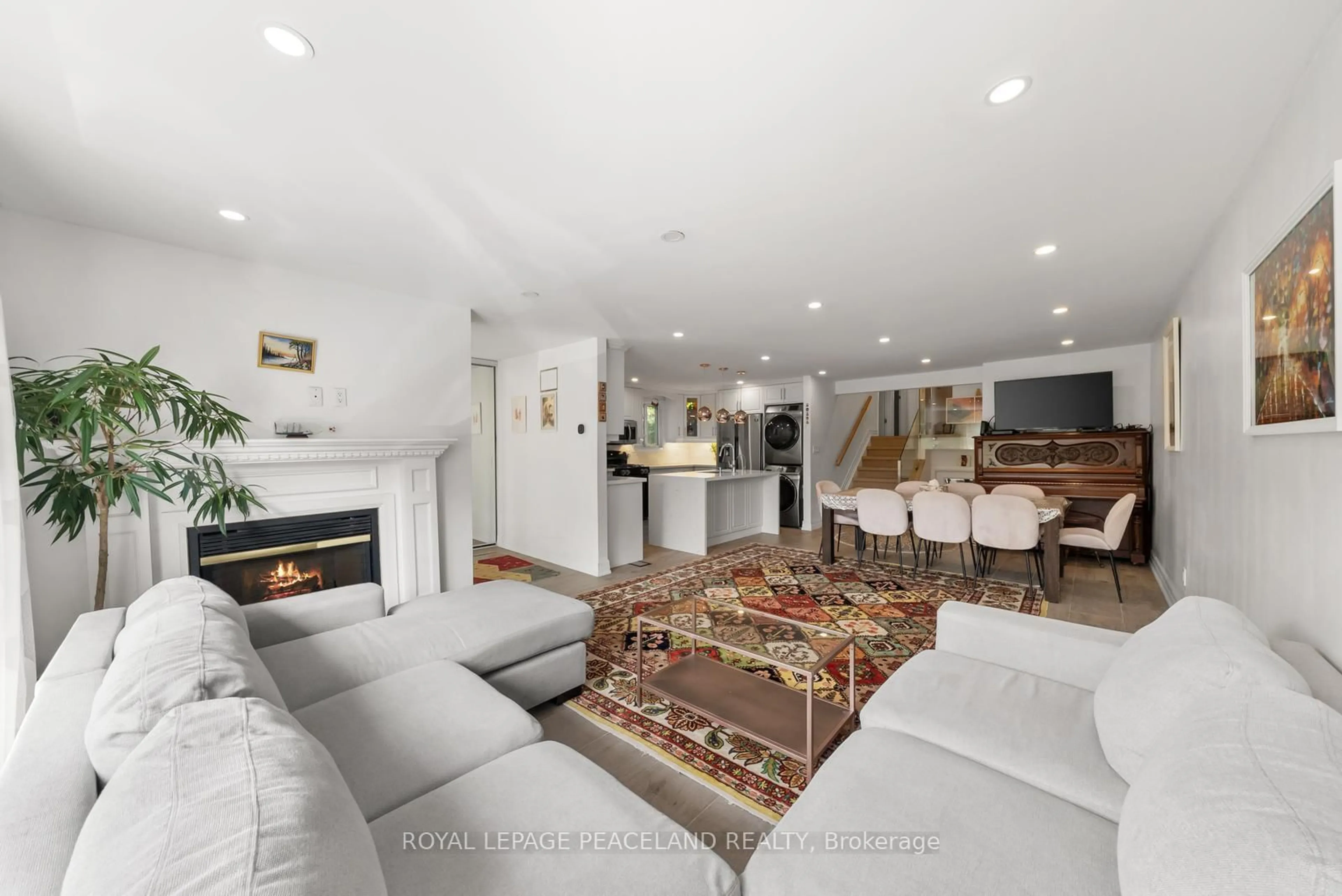 Living room with furniture, unknown for 105 Apache Tr, Toronto Ontario M2H 2J1