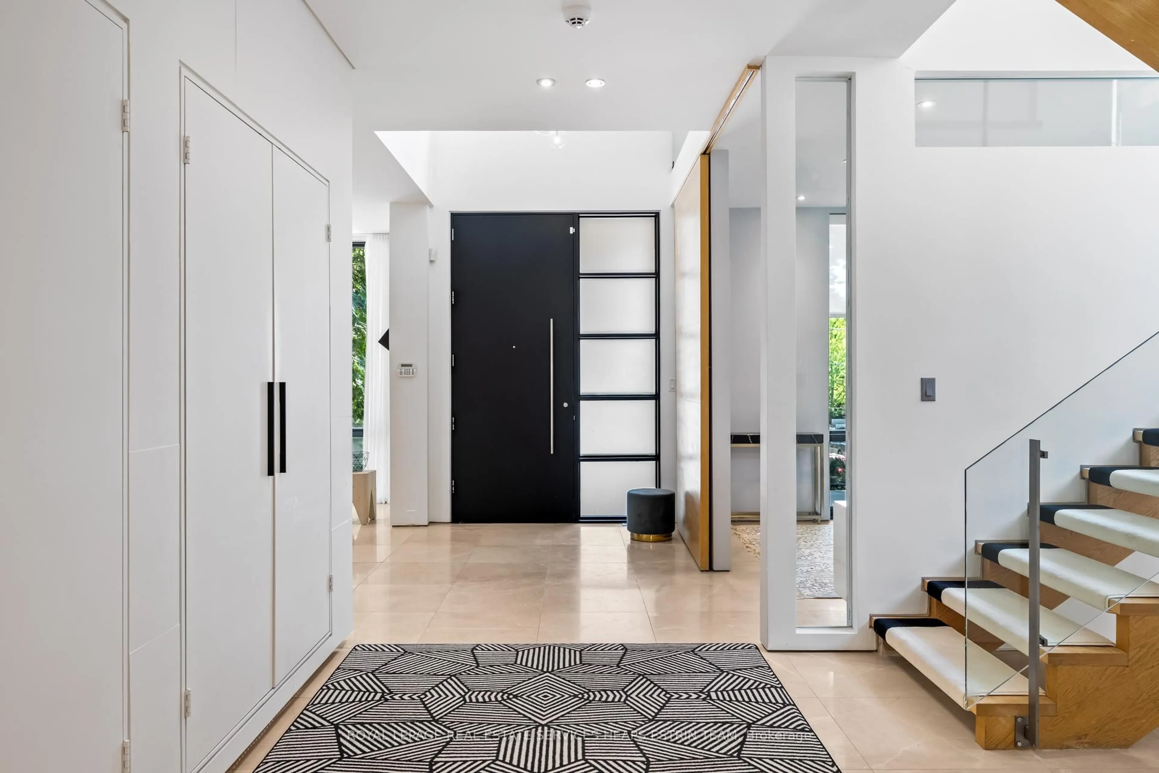 Indoor entryway for 210 Poplar Plains Rd, Toronto Ontario M4V 2N4