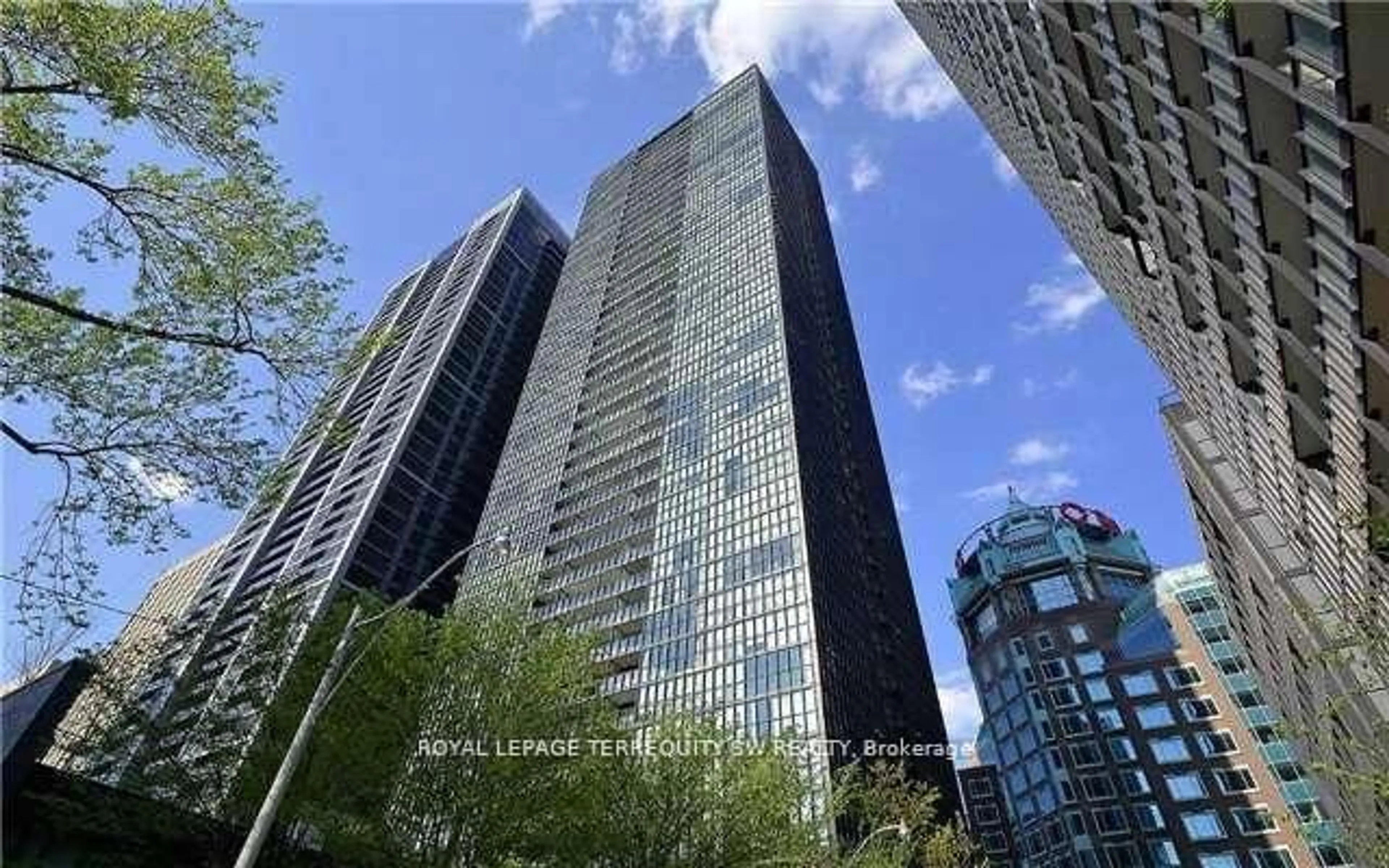 Unknown for 110 Charles St #707, Toronto Ontario M4Y 2W7