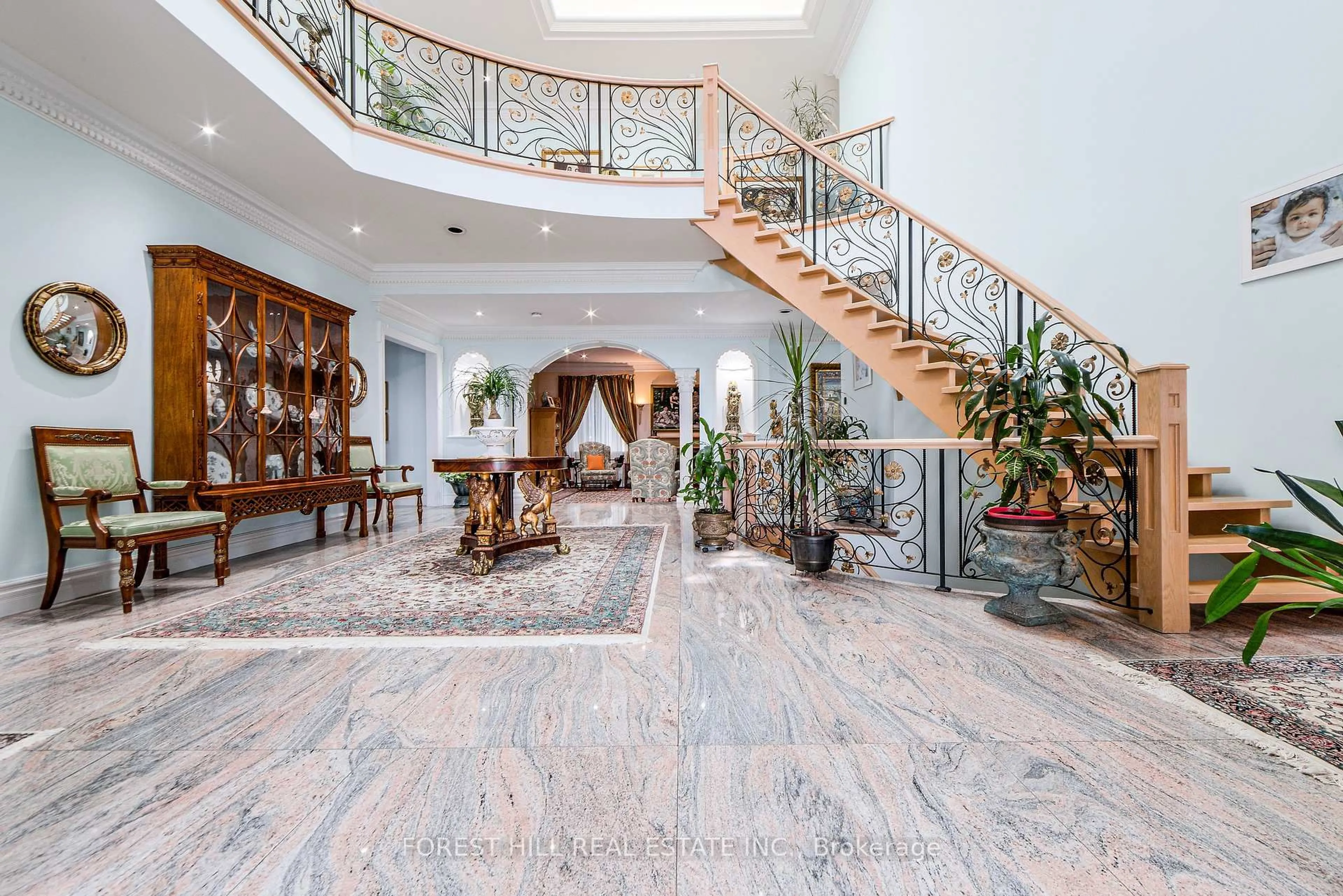 Indoor foyer for 46 Wimpole Dr, Toronto Ontario M2L 2L3