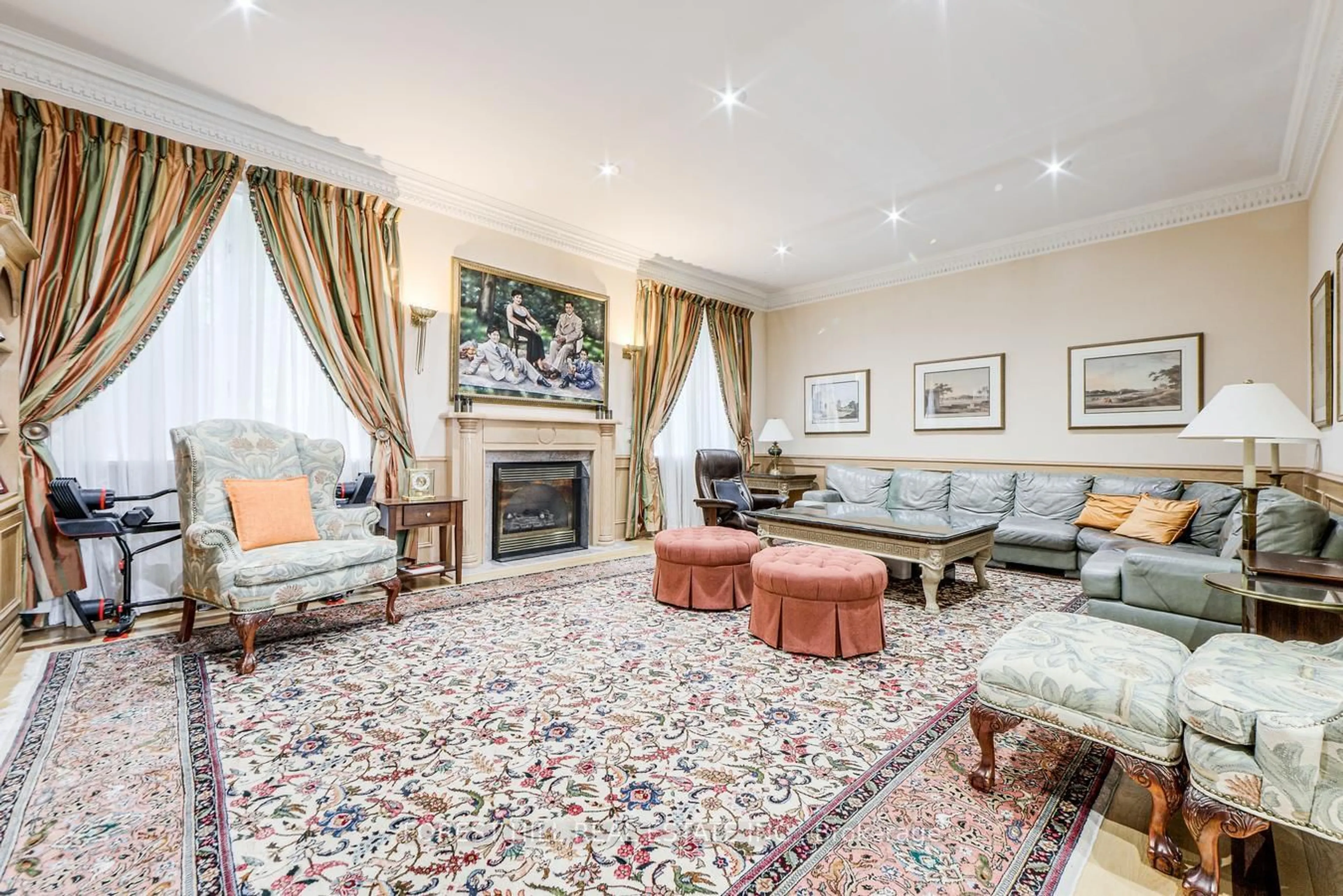 Living room with furniture, carpet floor for 46 Wimpole Dr, Toronto Ontario M2L 2L3