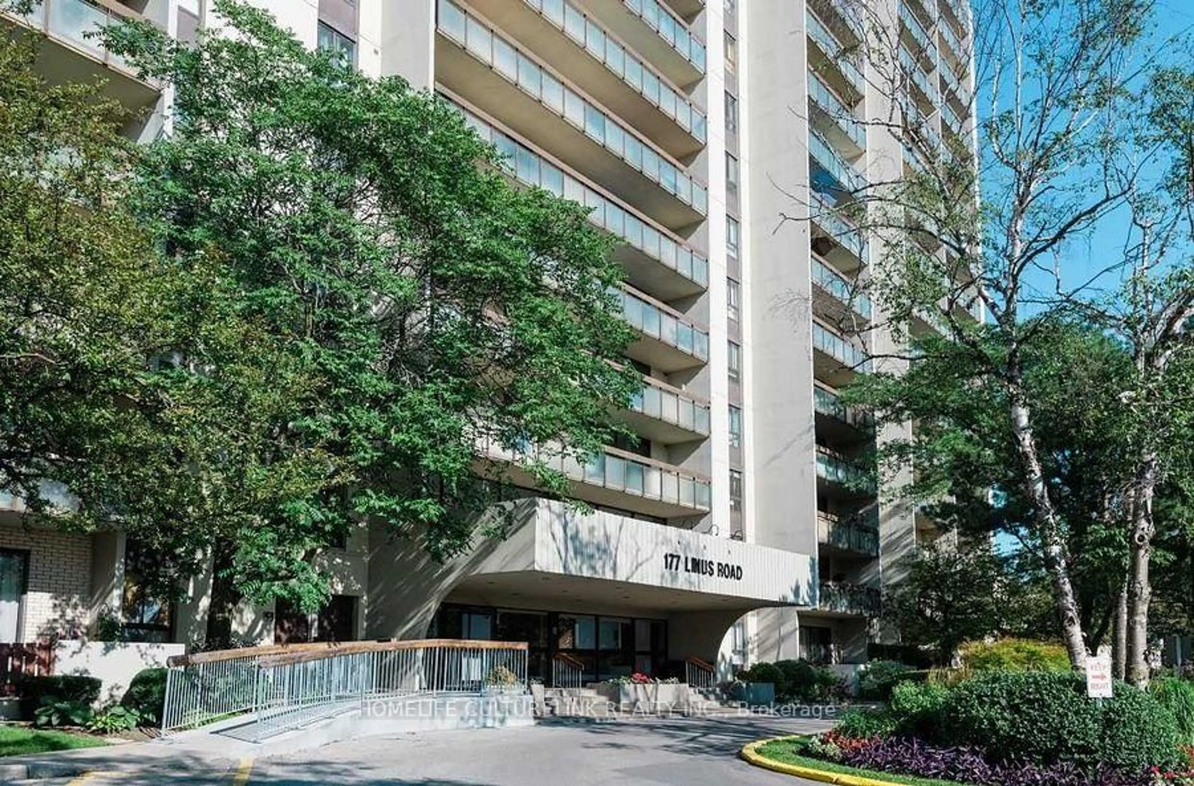 Indoor foyer for 177 Linus Rd #201, Toronto Ontario M2J 4S5
