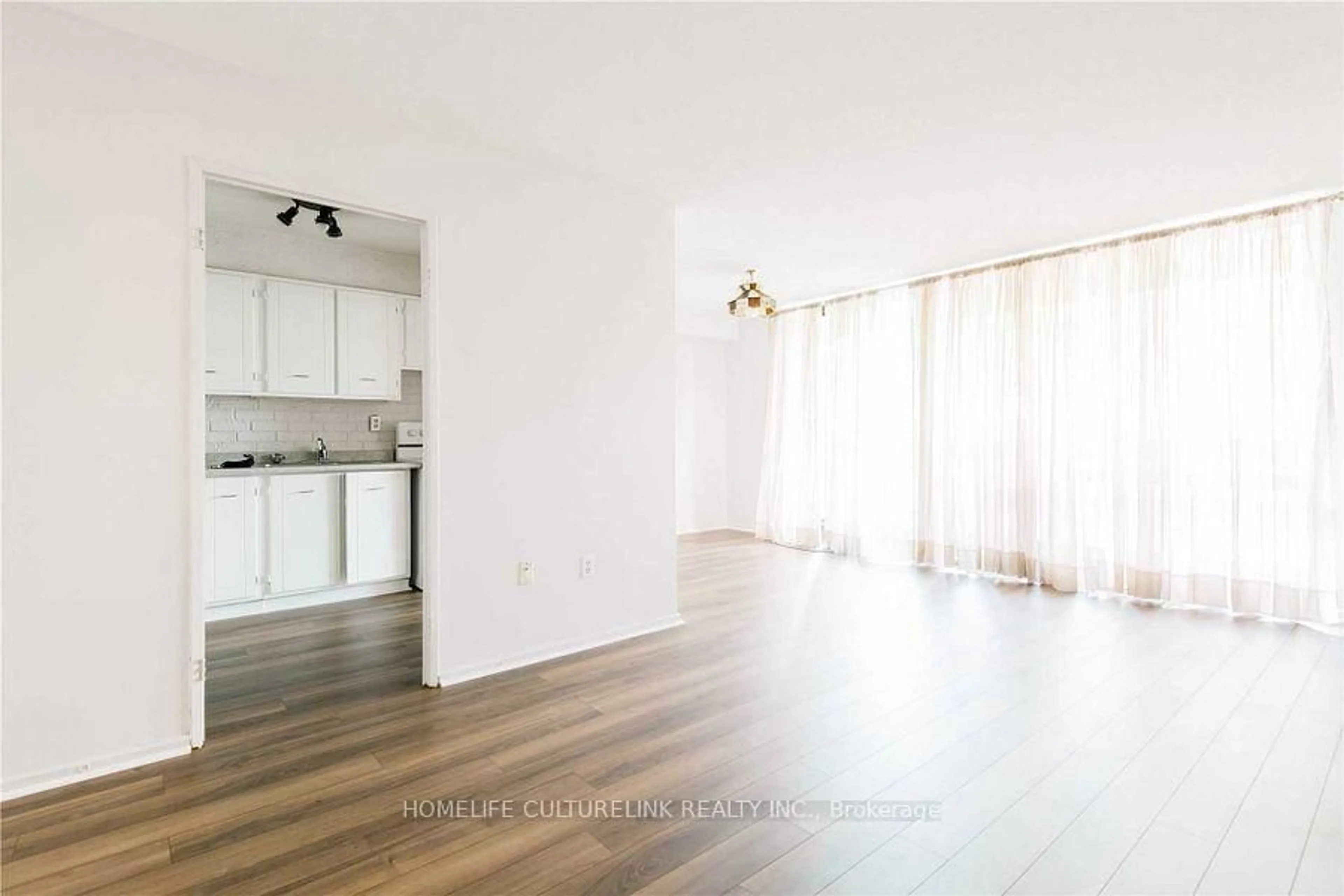A pic of a room for 177 Linus Rd #201, Toronto Ontario M2J 4S5