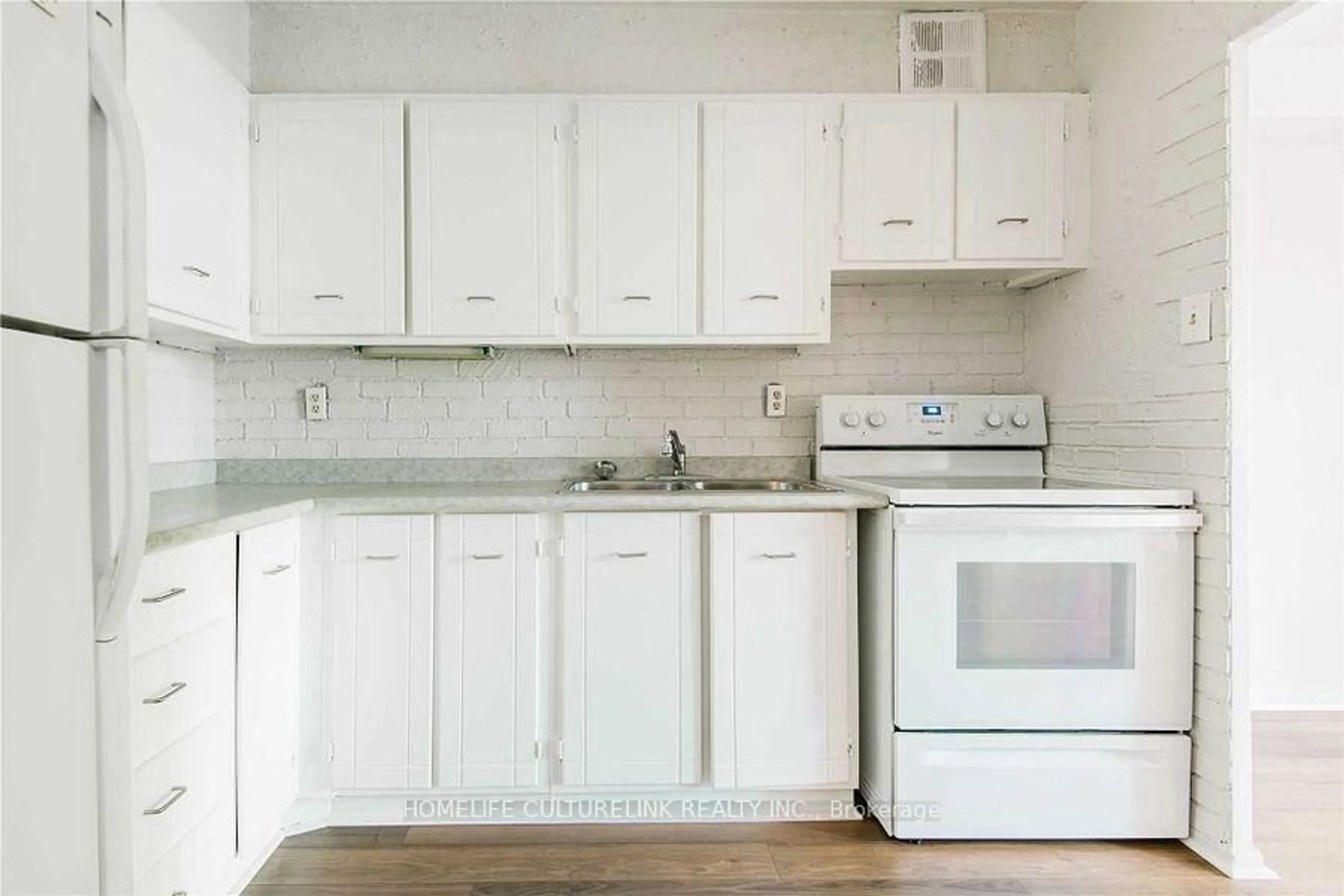 Standard kitchen, wood/laminate floor for 177 Linus Rd #201, Toronto Ontario M2J 4S5