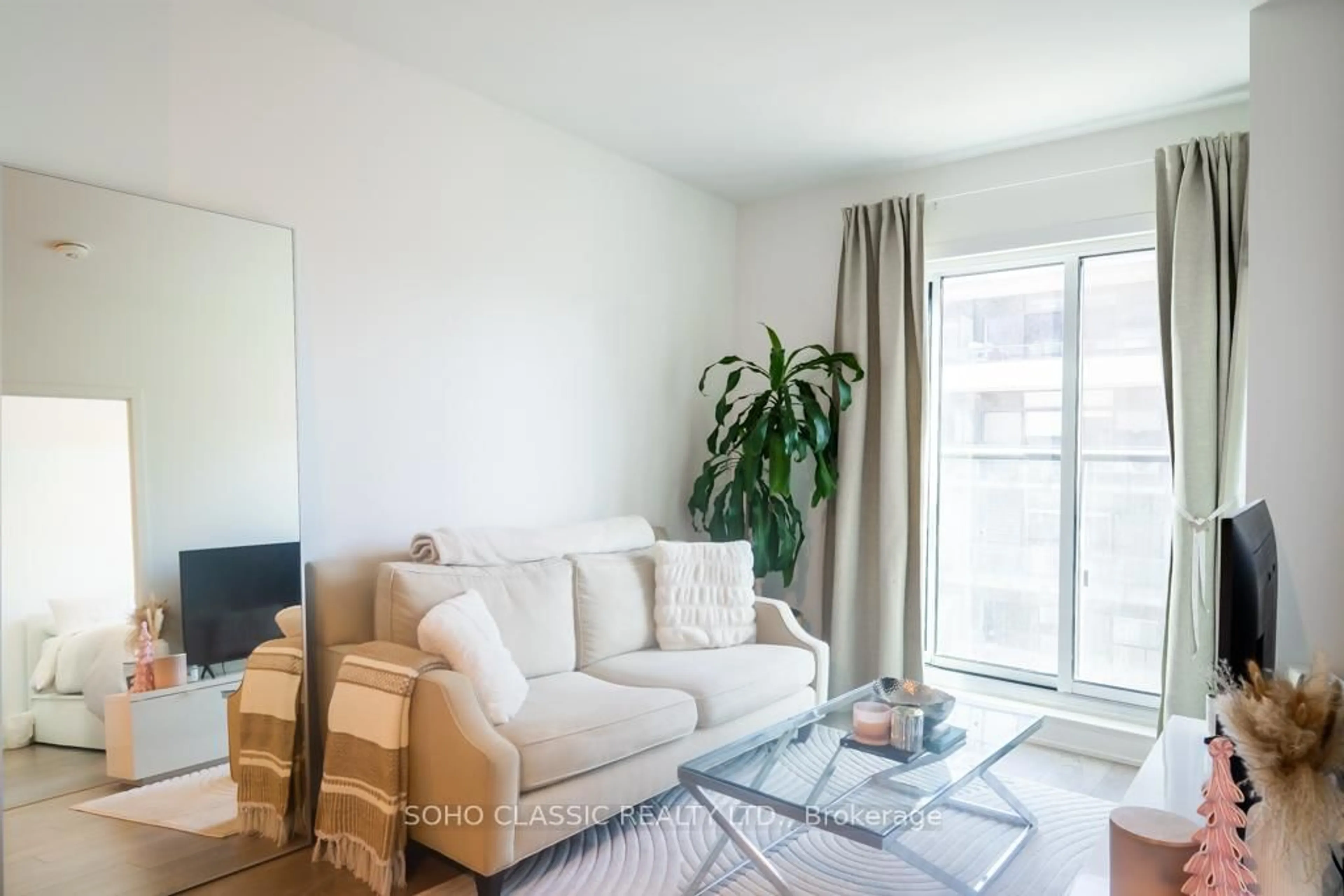 Living room with furniture, unknown for 543 Richmond St #512, Toronto Ontario M5V 0W9