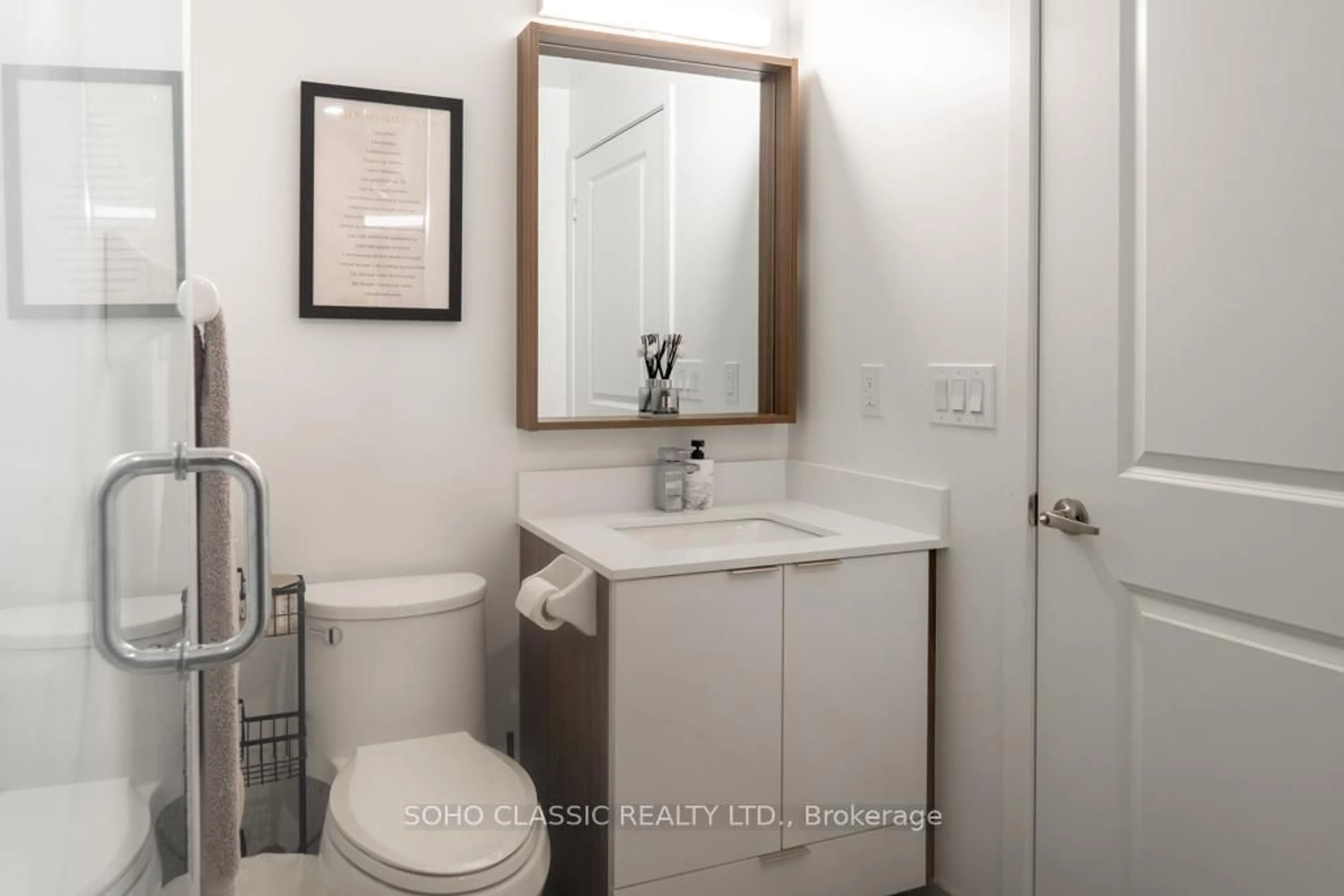 Standard bathroom, ceramic/tile floor for 543 Richmond St #512, Toronto Ontario M5V 0W9